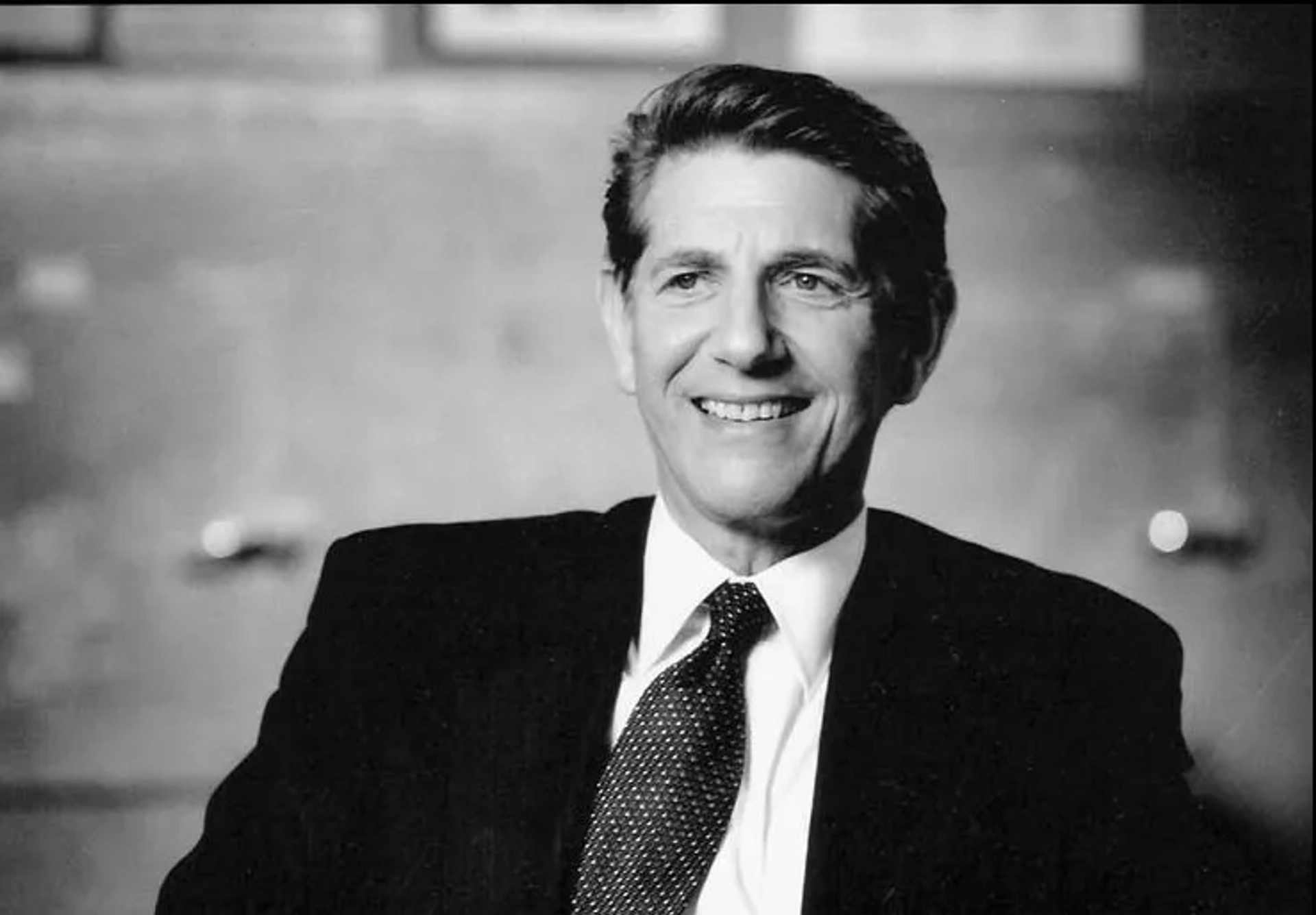 Peter Coyote in Commander in Chief (2005)