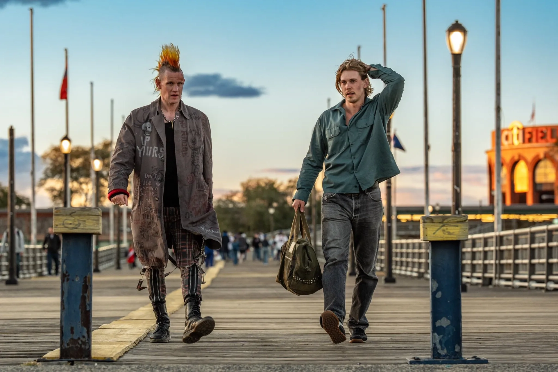 Matt Smith and Austin Butler in Caught Stealing (2025)