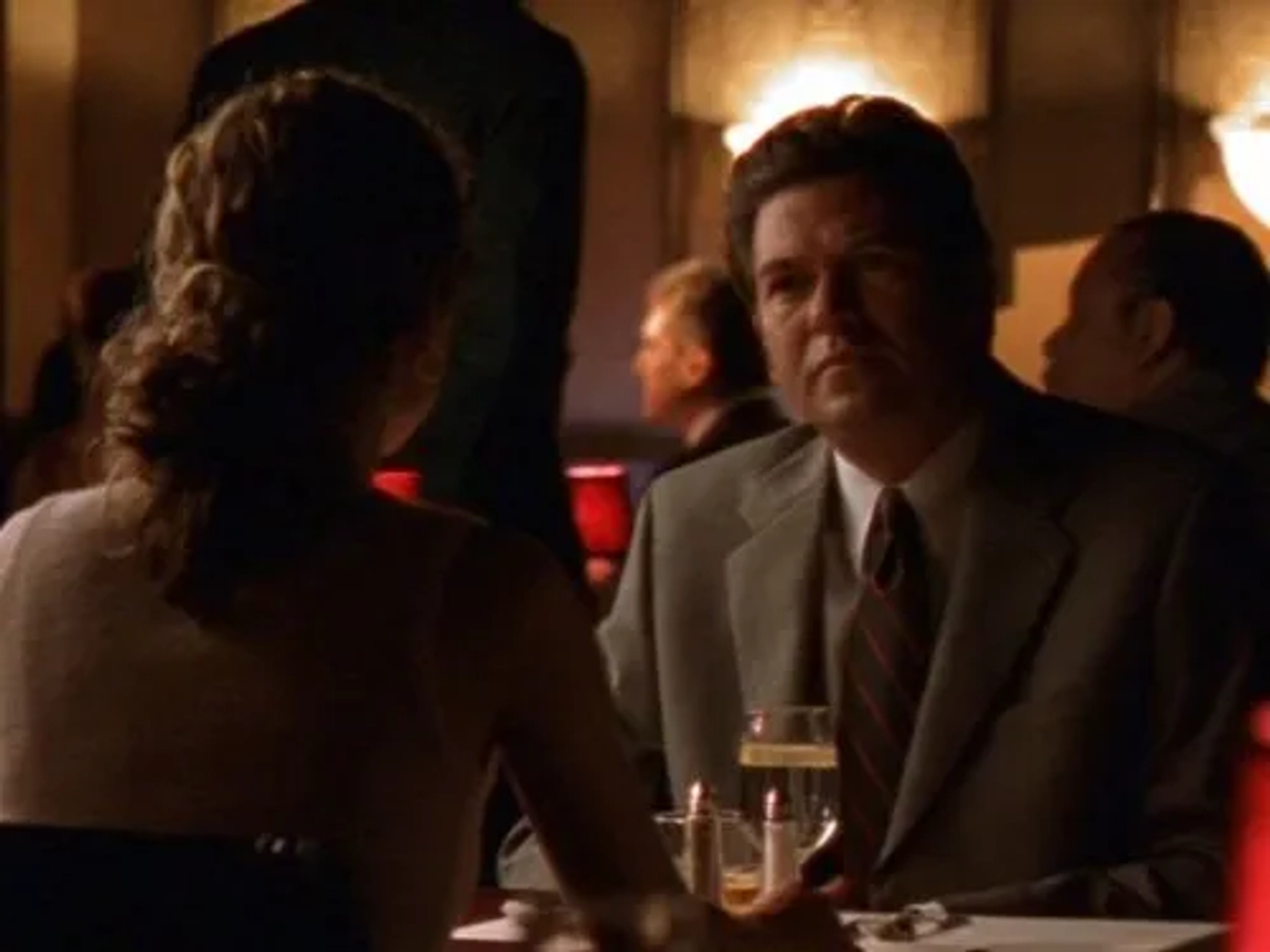 Keri Russell and Erich Anderson in Felicity (1998)
