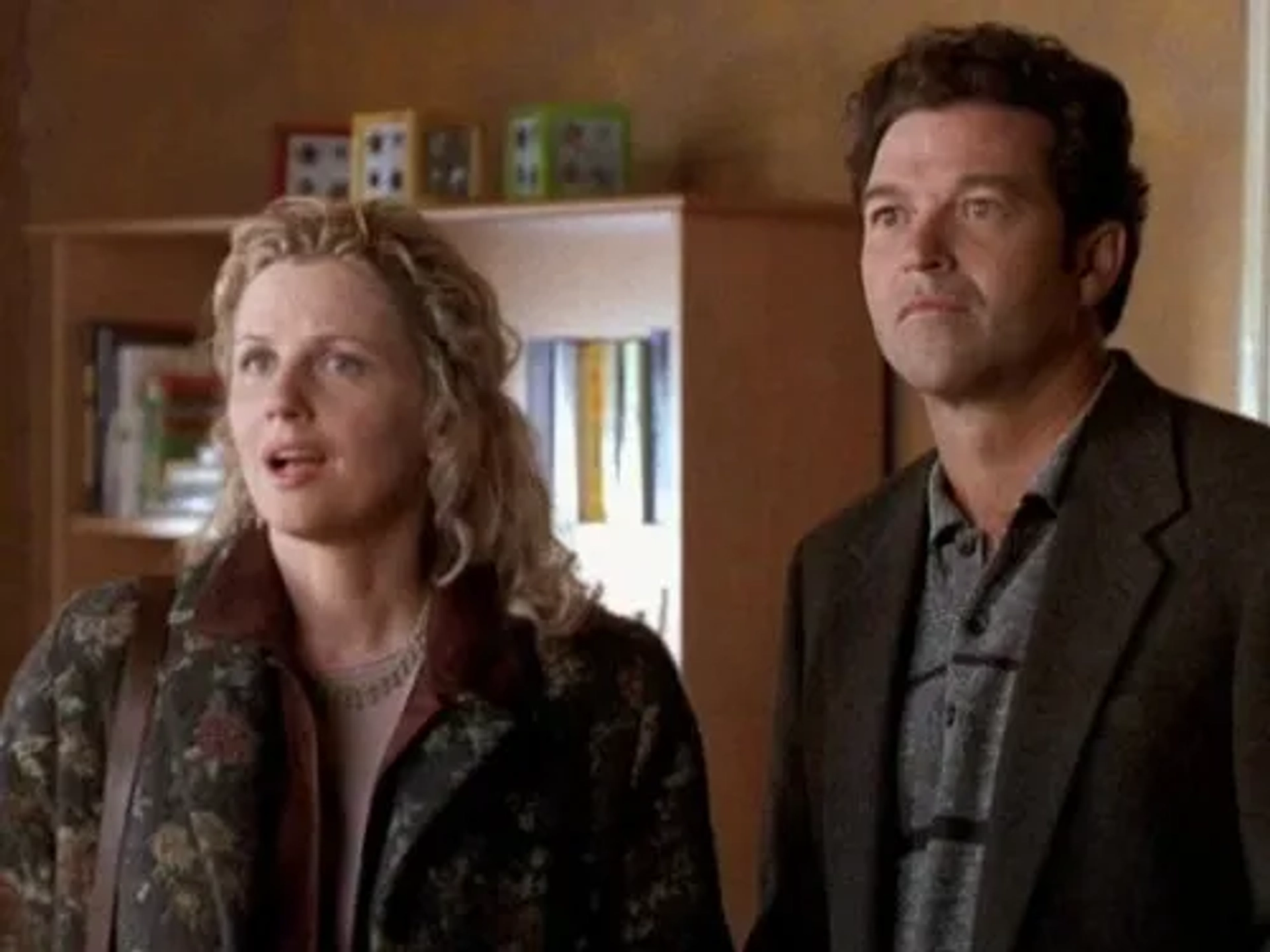 Erich Anderson and Eve Gordon in Felicity (1998)
