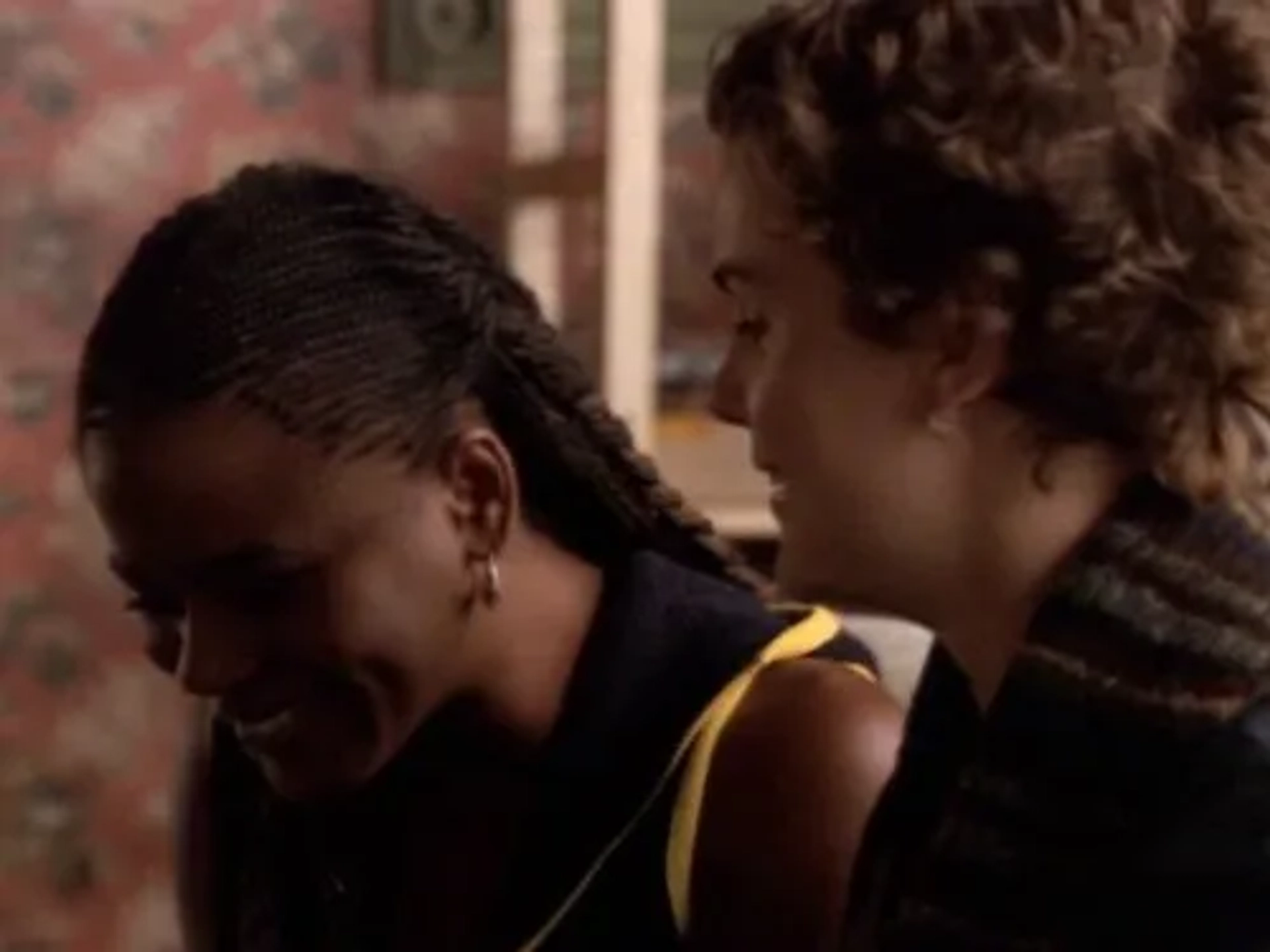 Tangi Miller and Keri Russell in Felicity (1998)