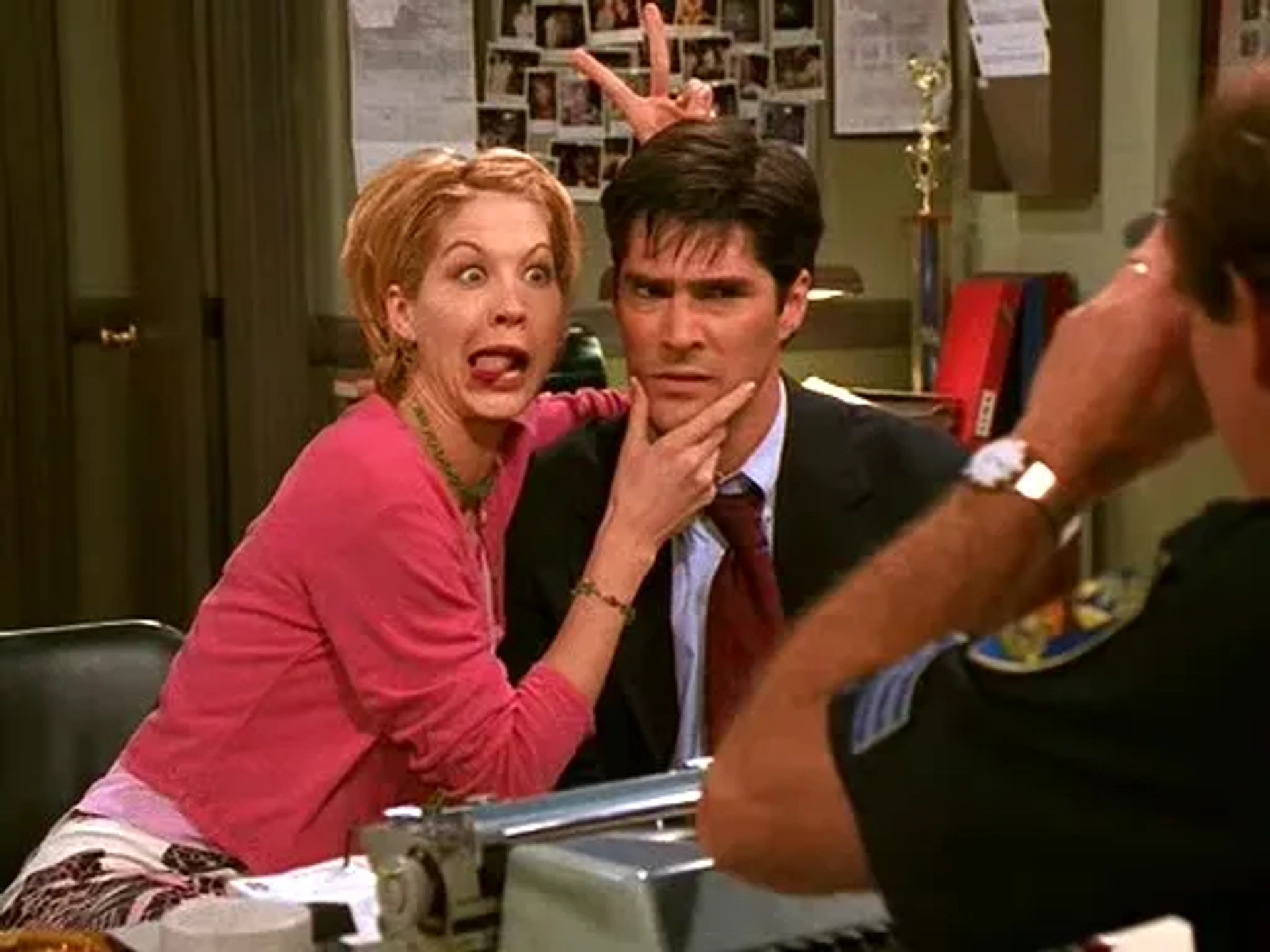 Jenna Elfman and Thomas Gibson in Dharma & Greg (1997)
