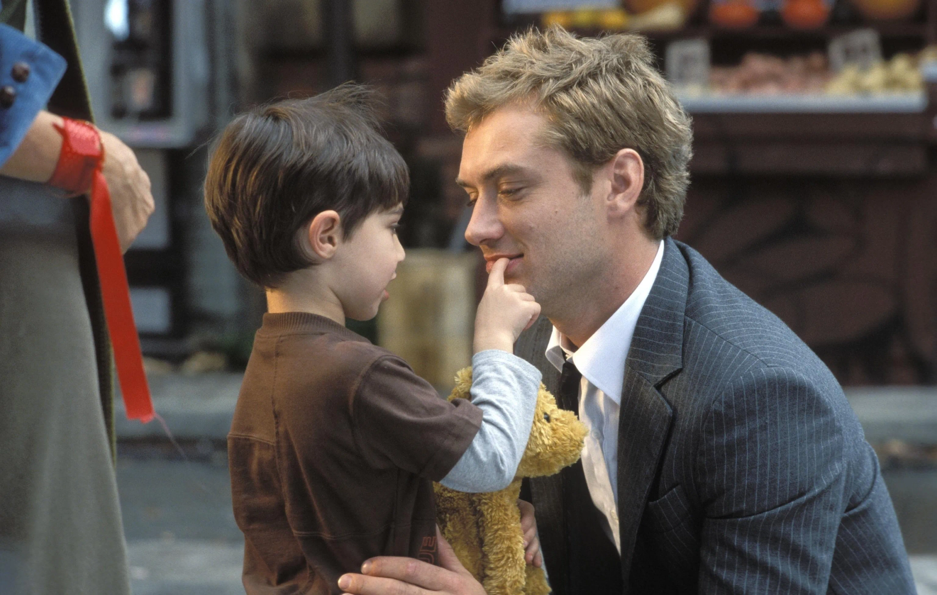 Jude Law and Max Morris in Alfie (2004)