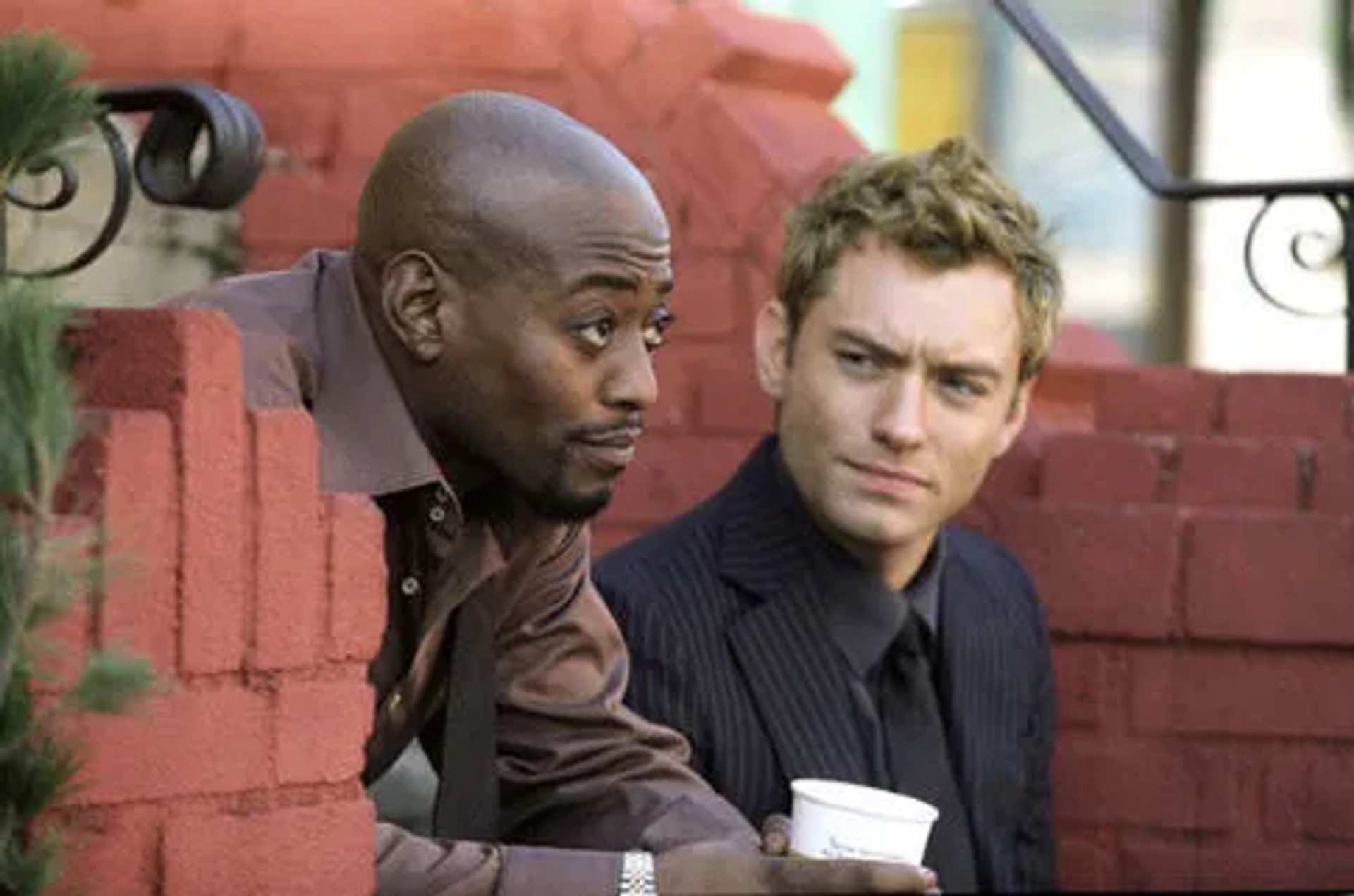 Jude Law and Omar Epps in Alfie (2004)
