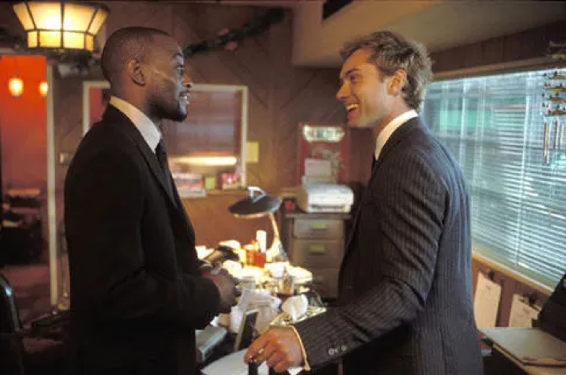 Jude Law and Omar Epps in Alfie (2004)