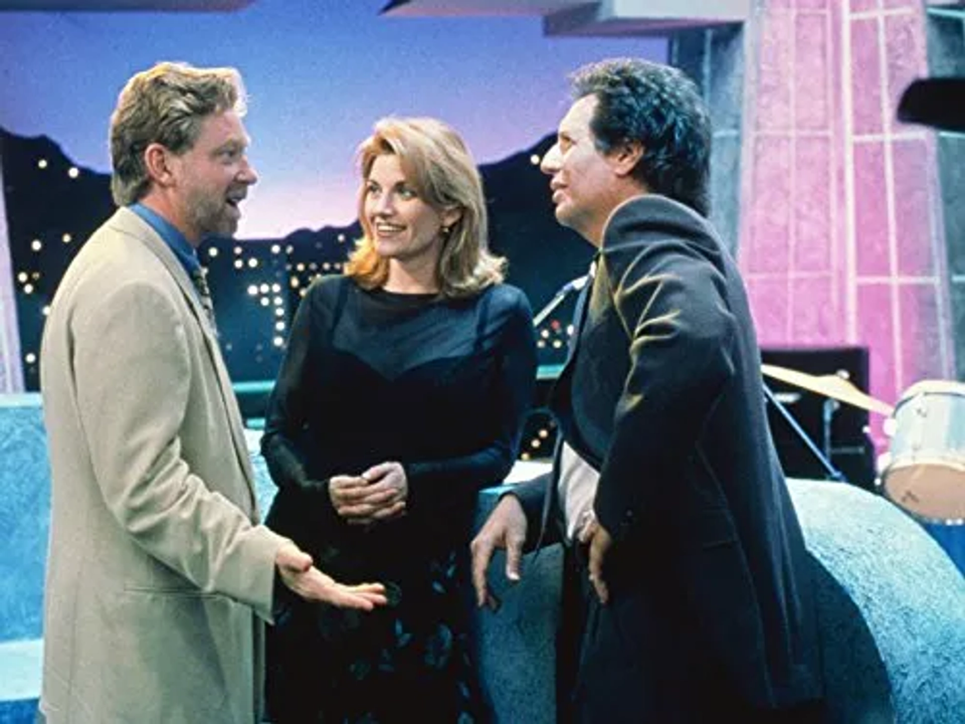 Warren Littlefield, Melinda McGraw, and Garry Shandling in The Larry Sanders Show (1992)