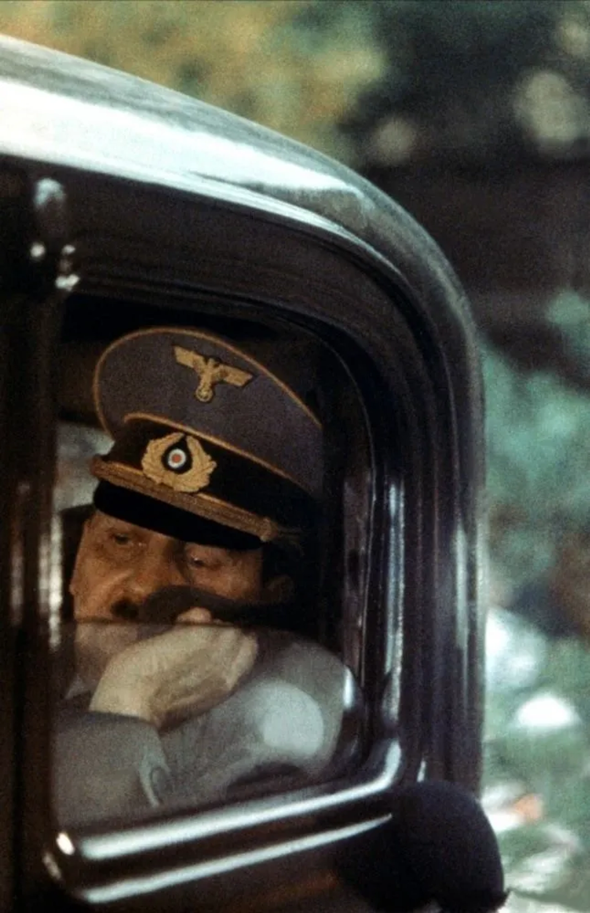 Leonid Mozgovoy in Moloch (1999)