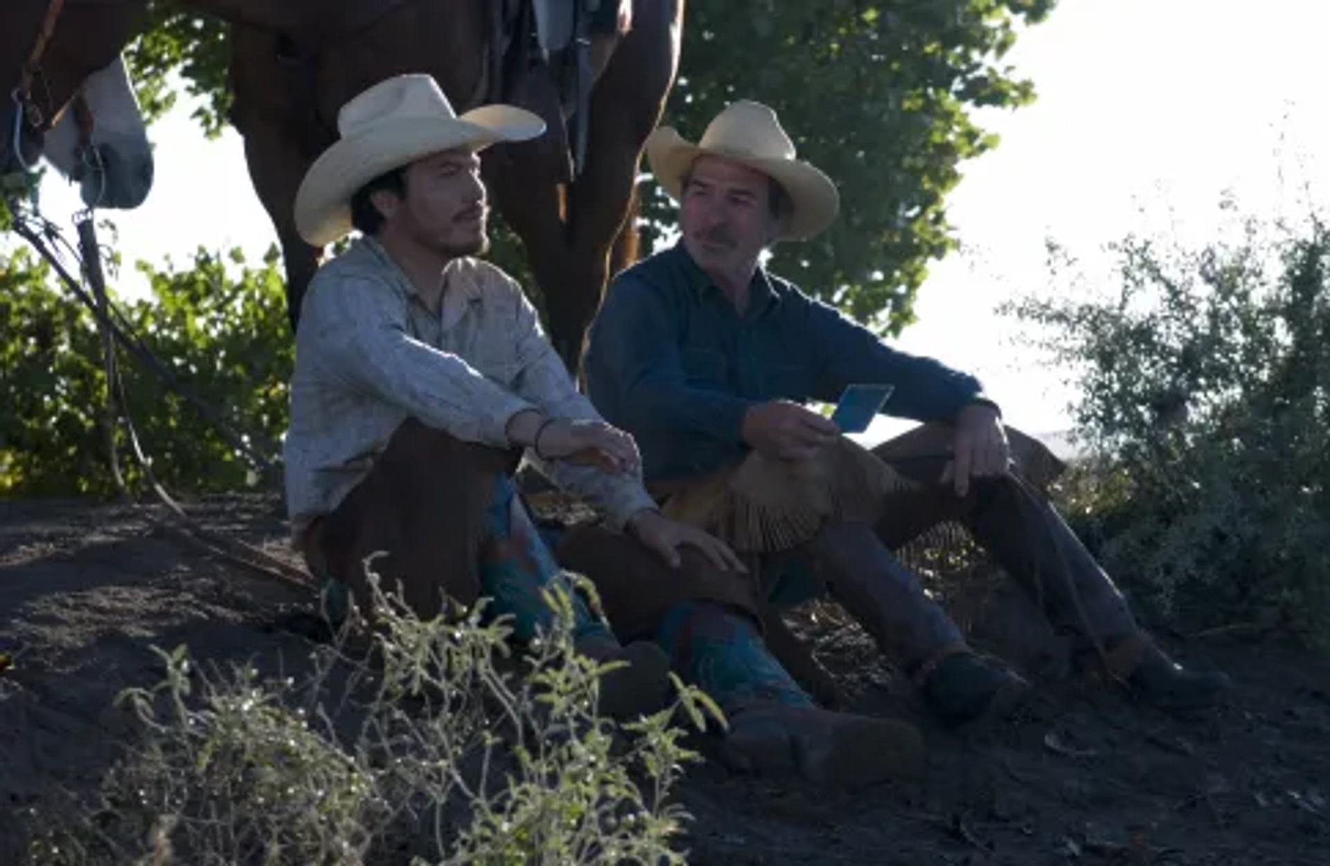 Tommy Lee Jones and Julio Cesar Cedillo in The Three Burials of Melquiades Estrada (2005)