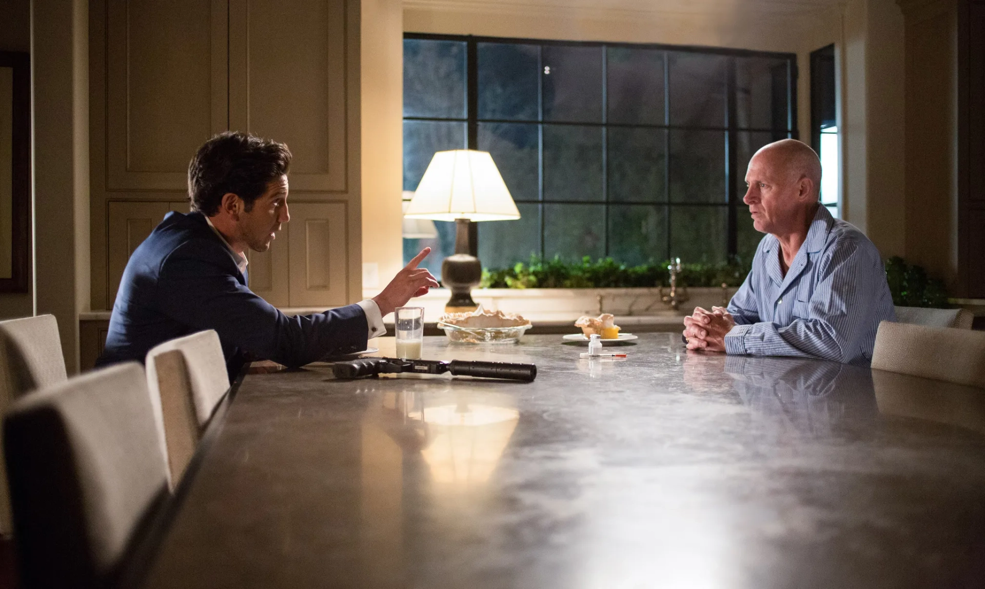 Andy Umberger and Jon Bernthal in The Accountant (2016)
