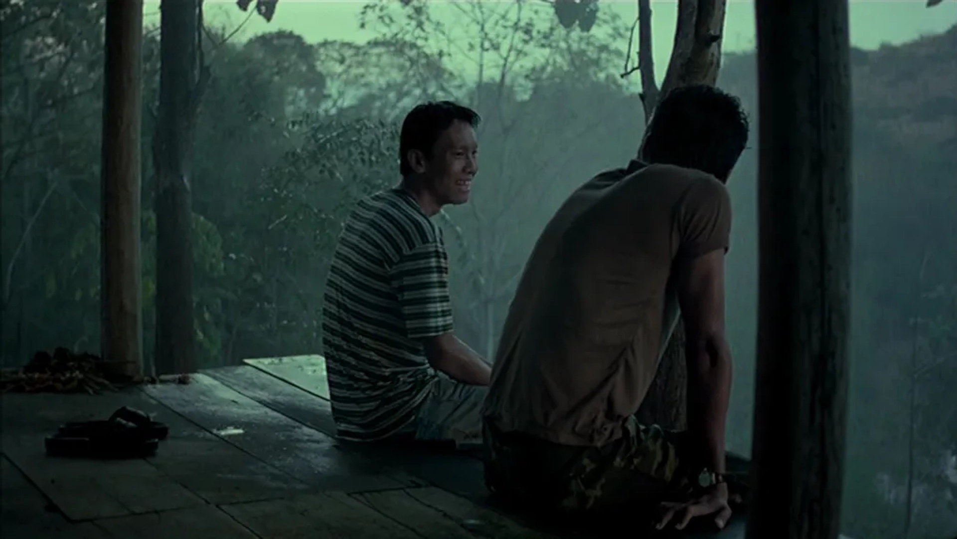 Sakda Kaewbuadee and Banlop Lomnoi in Tropical Malady (2004)
