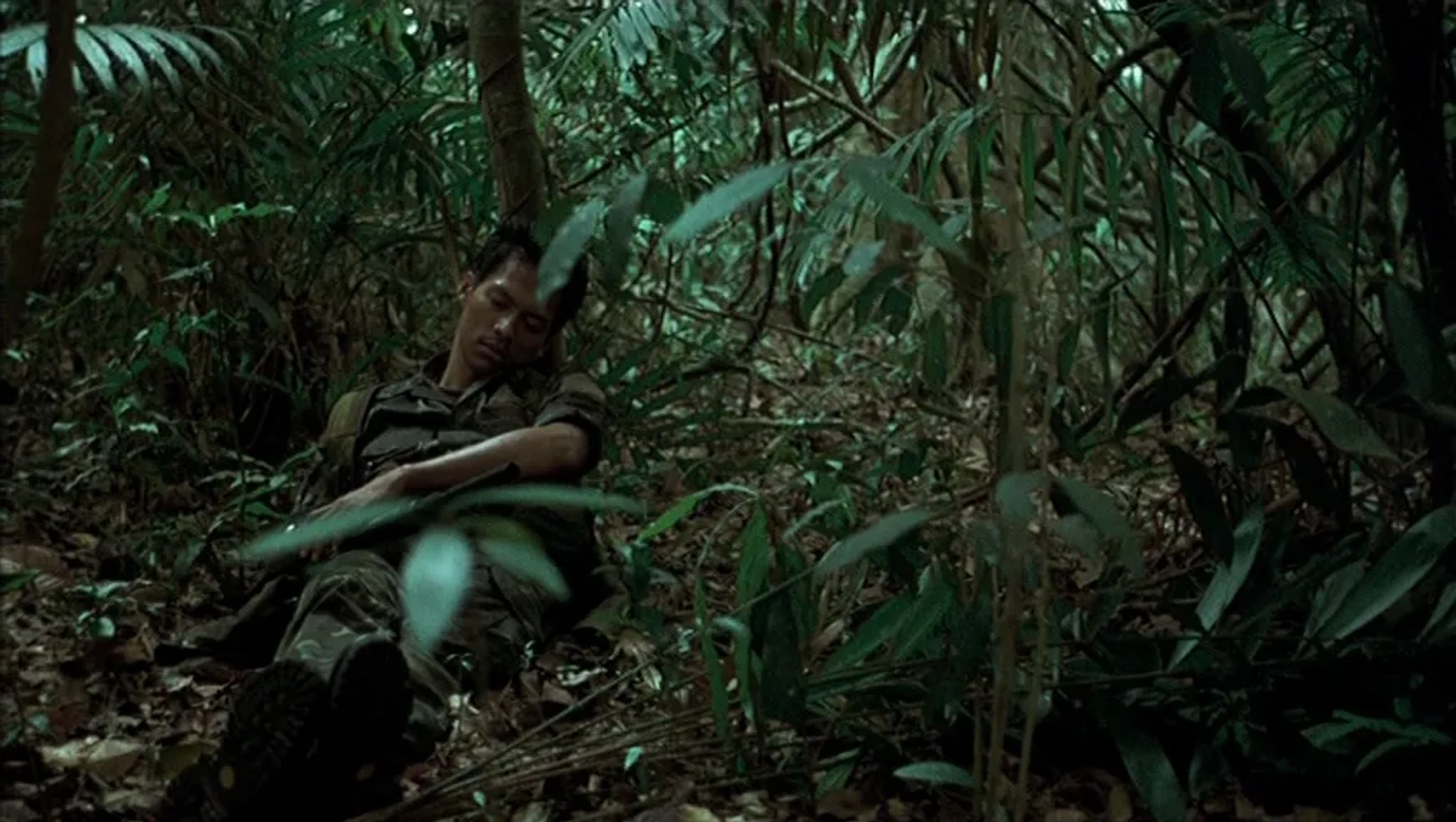 Banlop Lomnoi in Tropical Malady (2004)