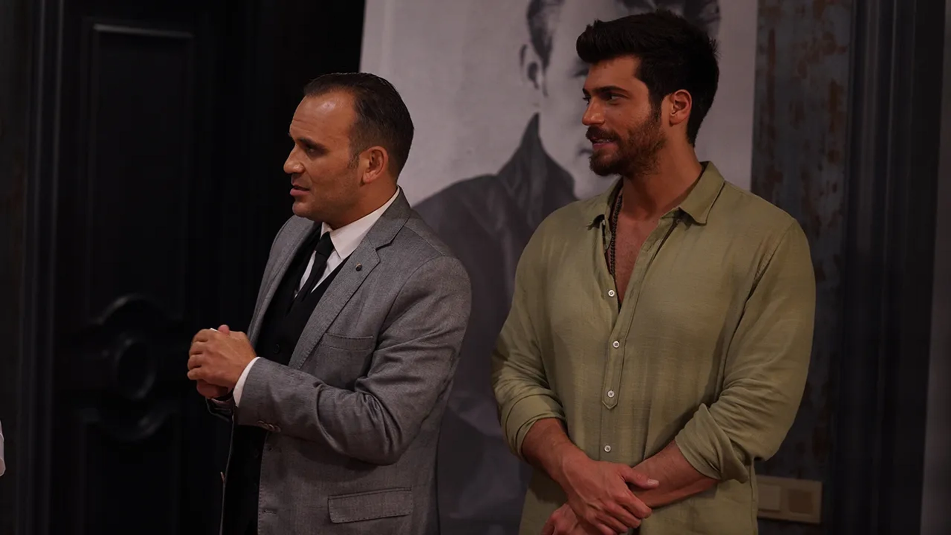 Gürgen Öz and Can Yaman in Mr. Wrong (2020)
