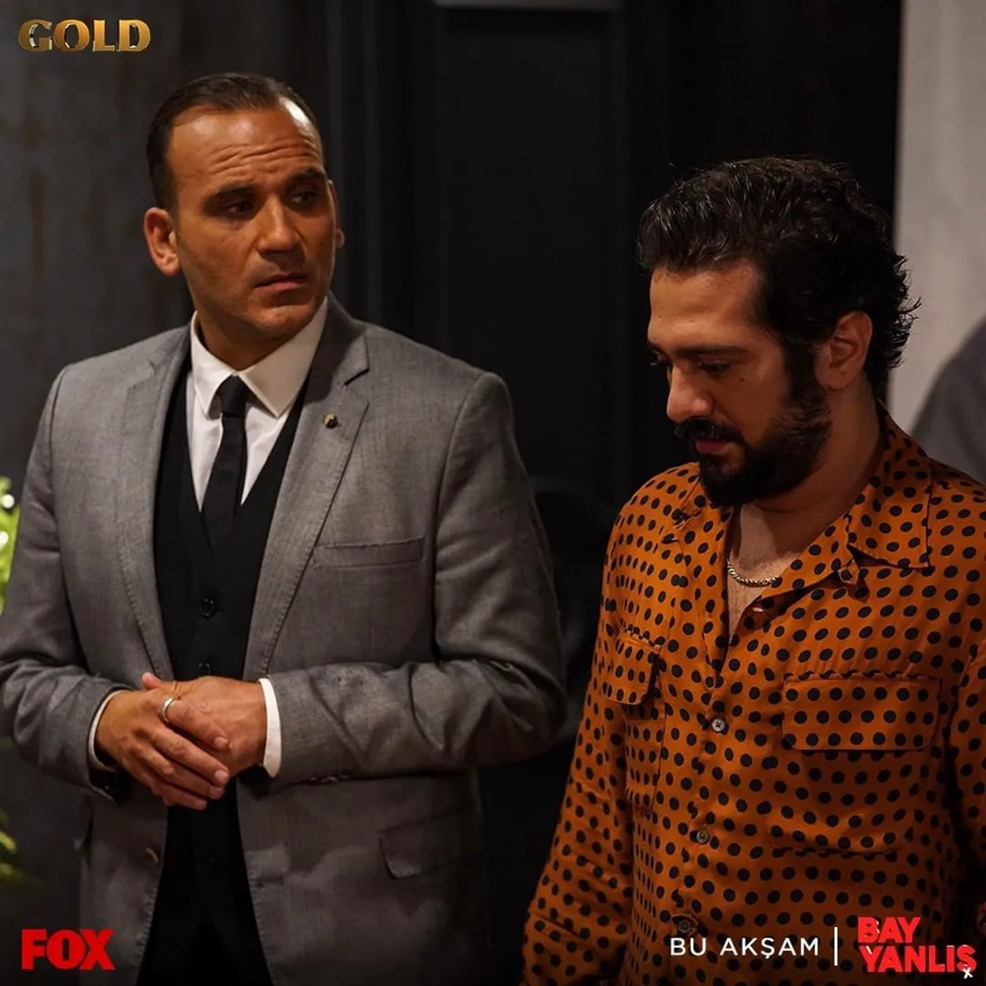 Gürgen Öz and Anil Çelik in Mr. Wrong (2020)