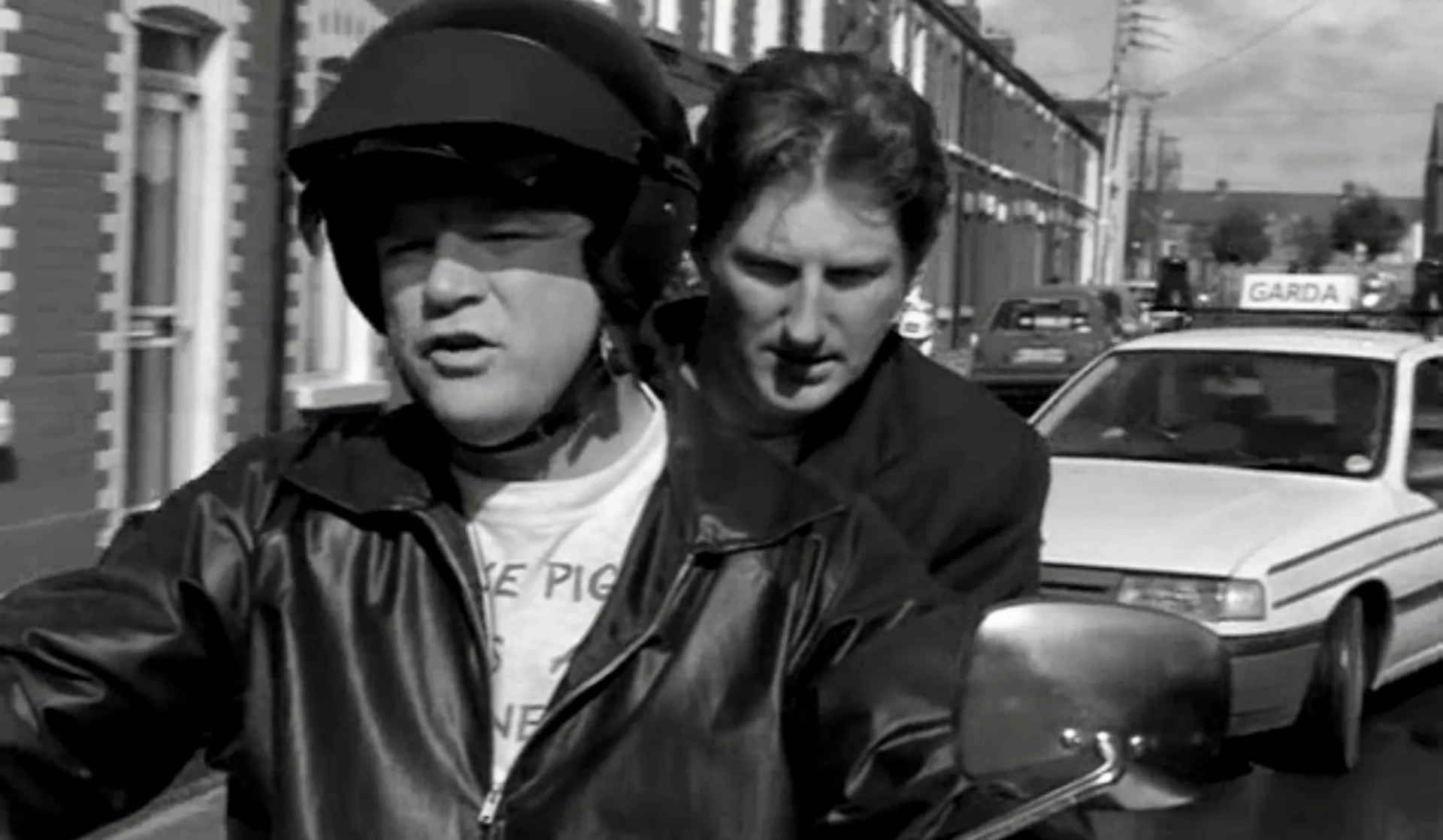 Adrian Dunbar and Brendan Gleeson in The General (1998)