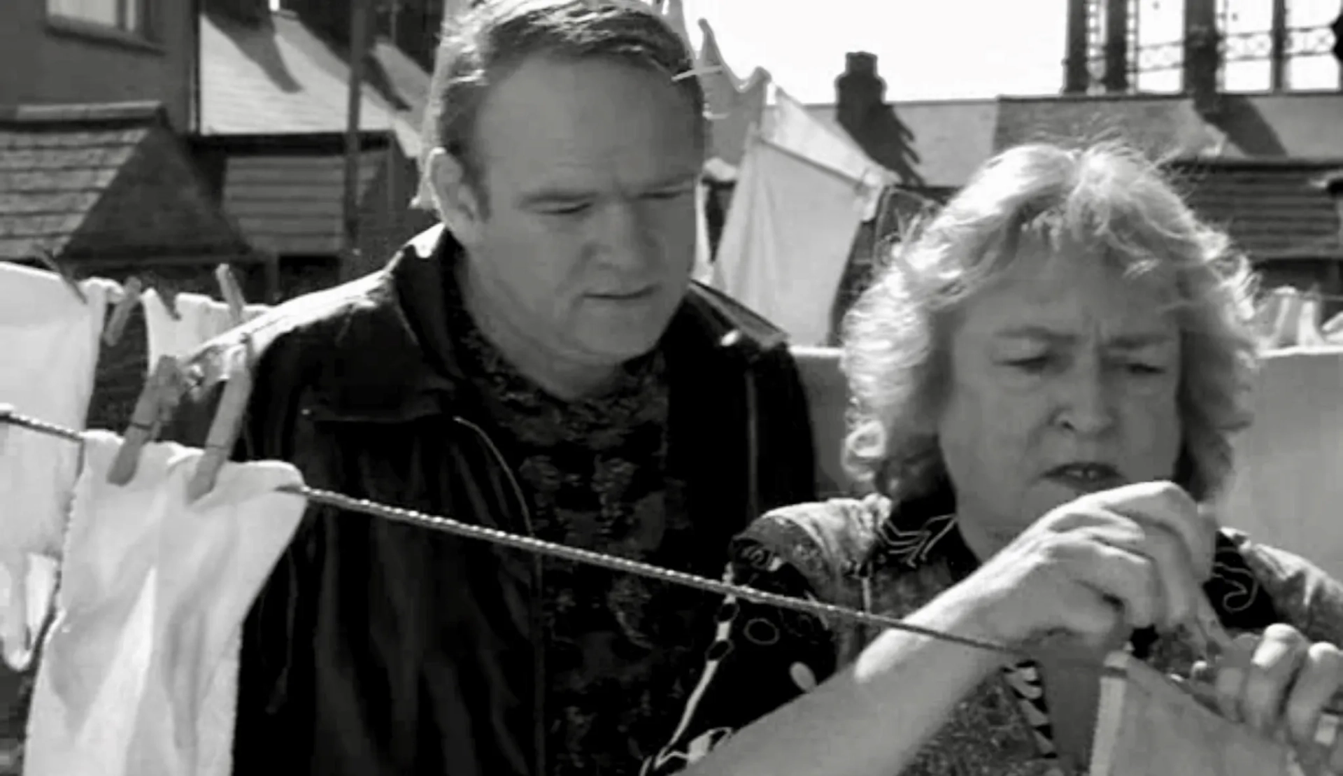Brendan Gleeson and Pat Leavy in The General (1998)