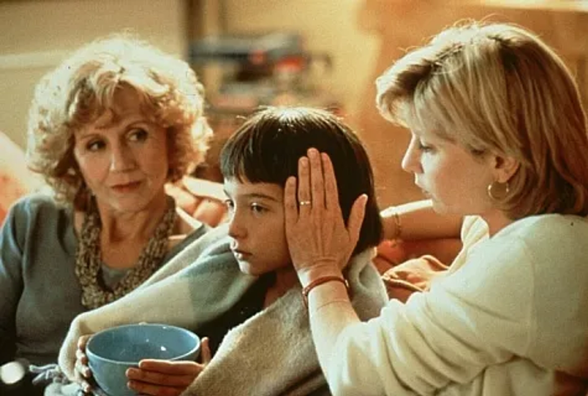 Georges Du Fresne, Michèle Laroque, and Hélène Vincent in Ma vie en rose (1997)