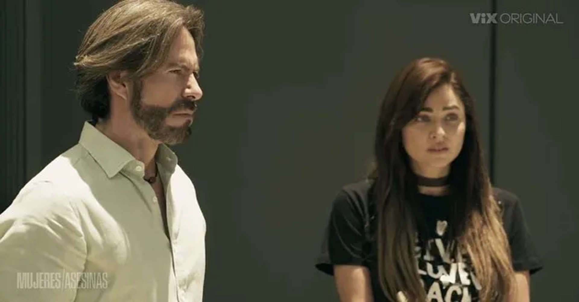 Benjamín Rivero and Claudia Martín in Mujeres asesinas (2022)