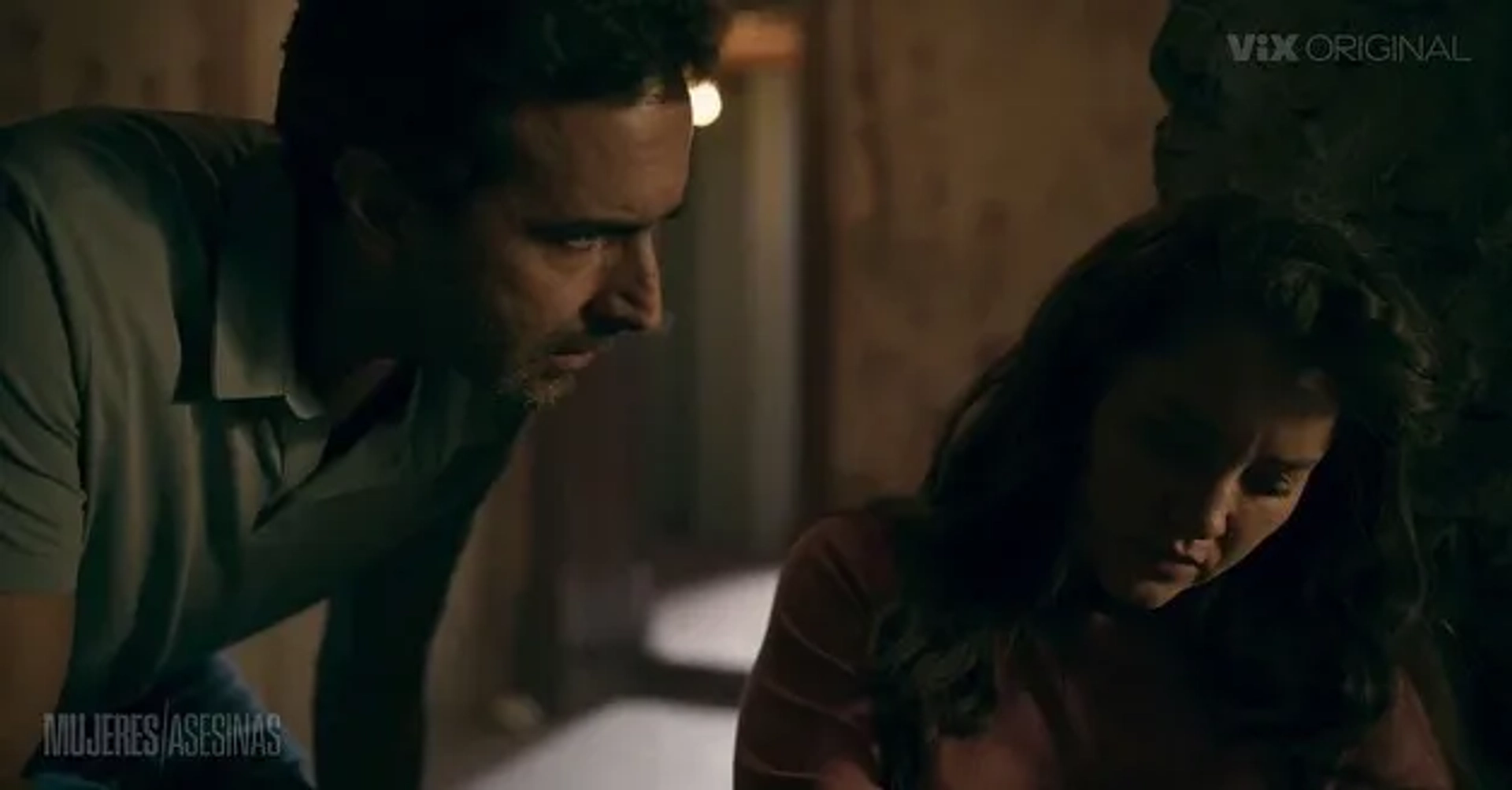 Arturo Barba and Sara Maldonado in Mujeres asesinas (2022)