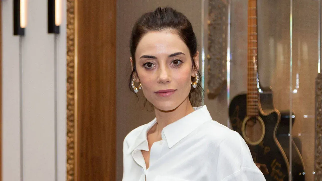 جانسو دره (Cansu Dere)
