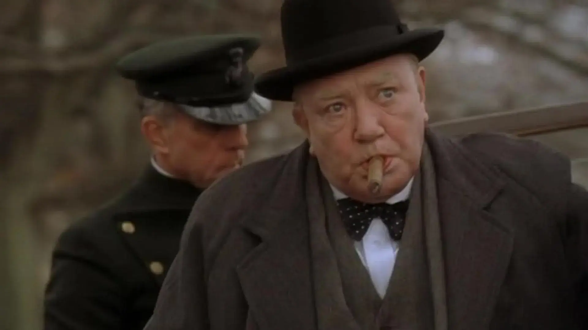 فیلم طوفان در راه است (The Gathering Storm 2002)