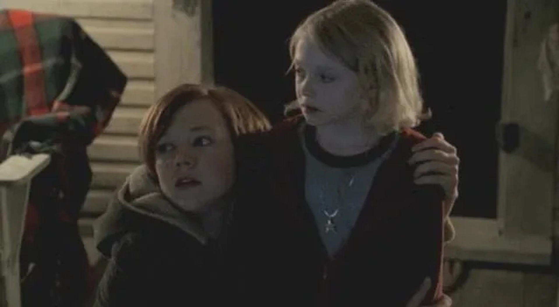 Emily Bergl and Dakota Fanning in Taken (2002)
