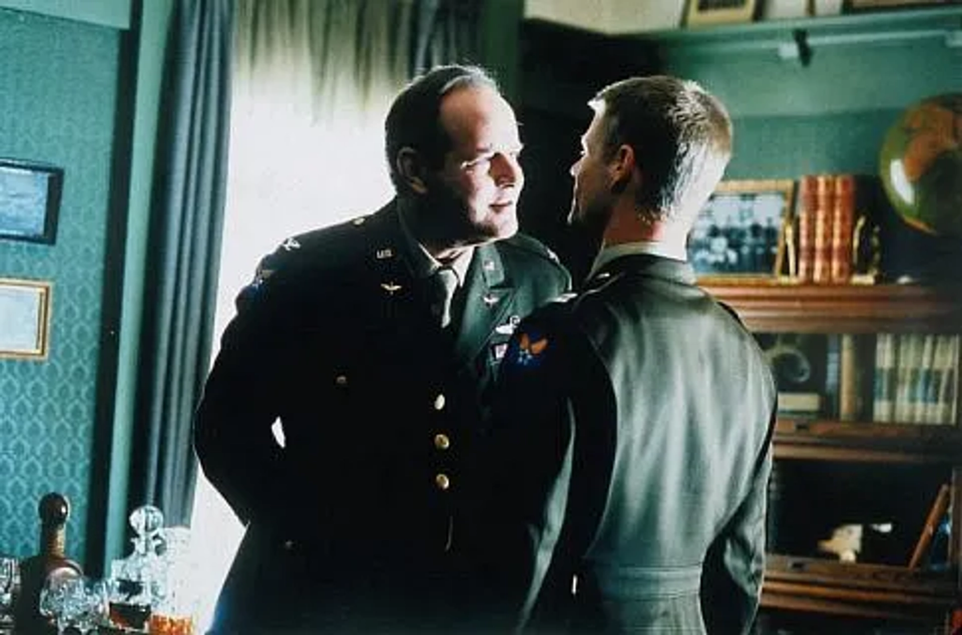 Joel Gretsch and Michael Moriarty in Taken (2002)
