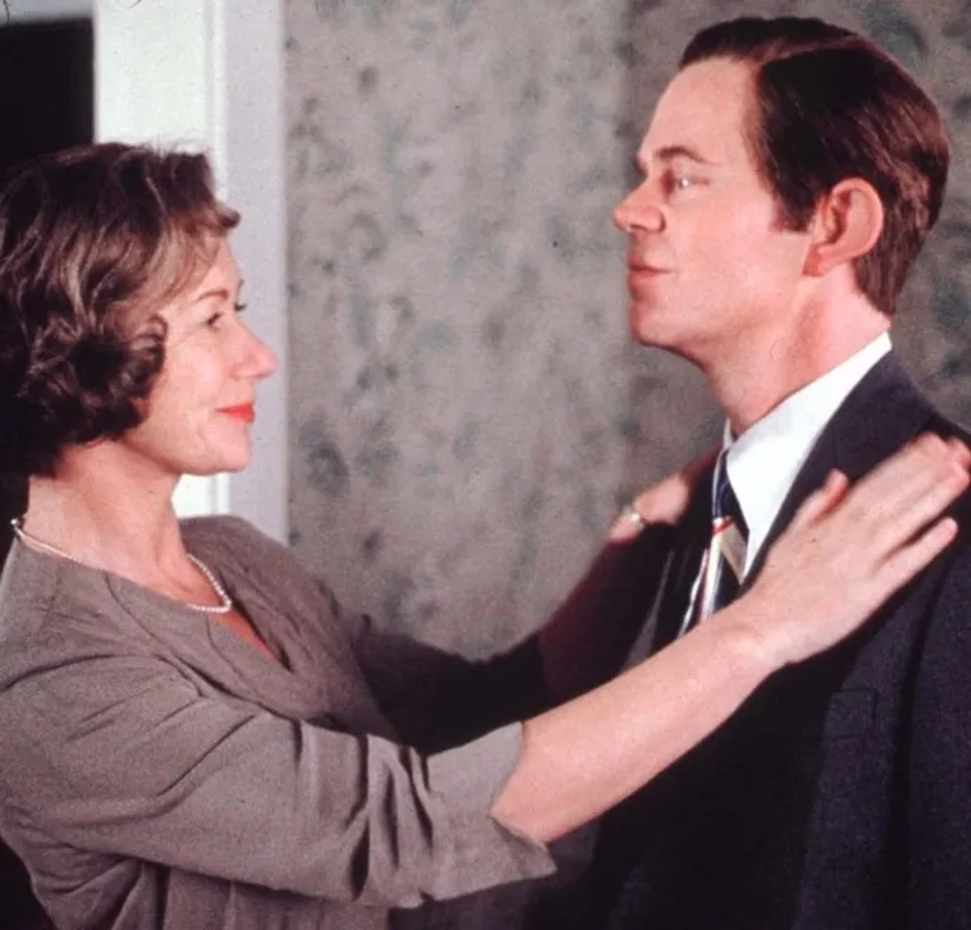William H. Macy and Helen Mirren in Door to Door (2002)
