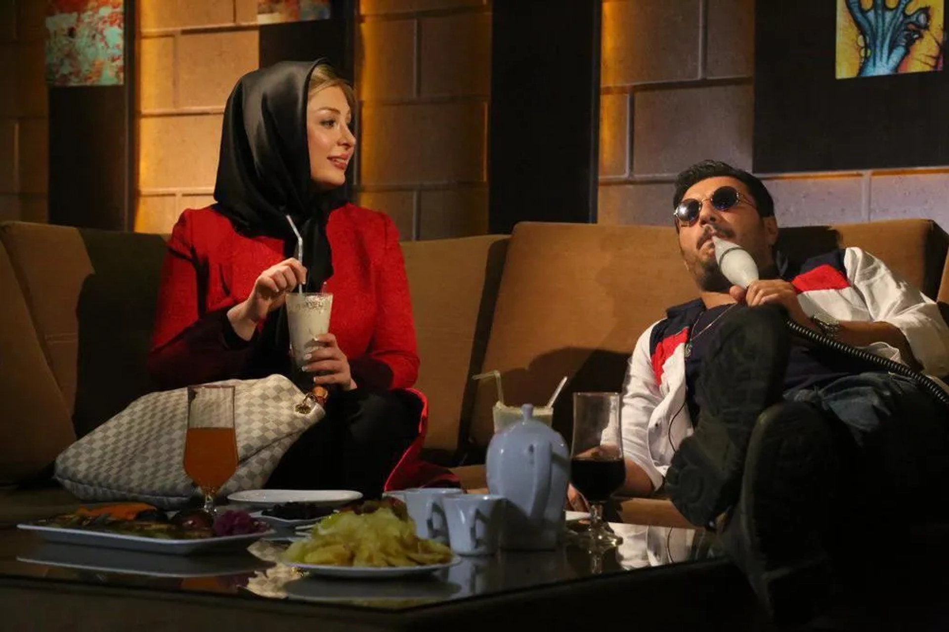Niousha Zeighami and Javad Ezati in Reversed Seven (2017)