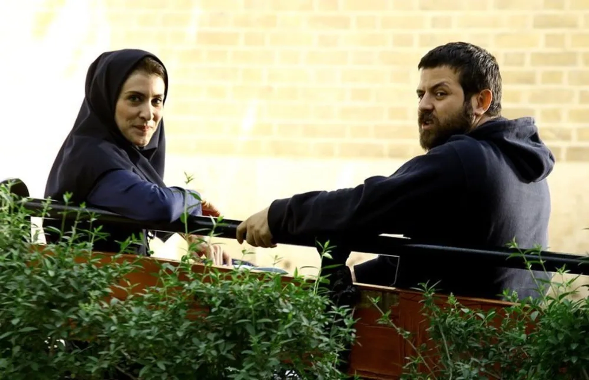 Vishka Asayesh and Houman Seyyedi in In the Specified Time (2015)