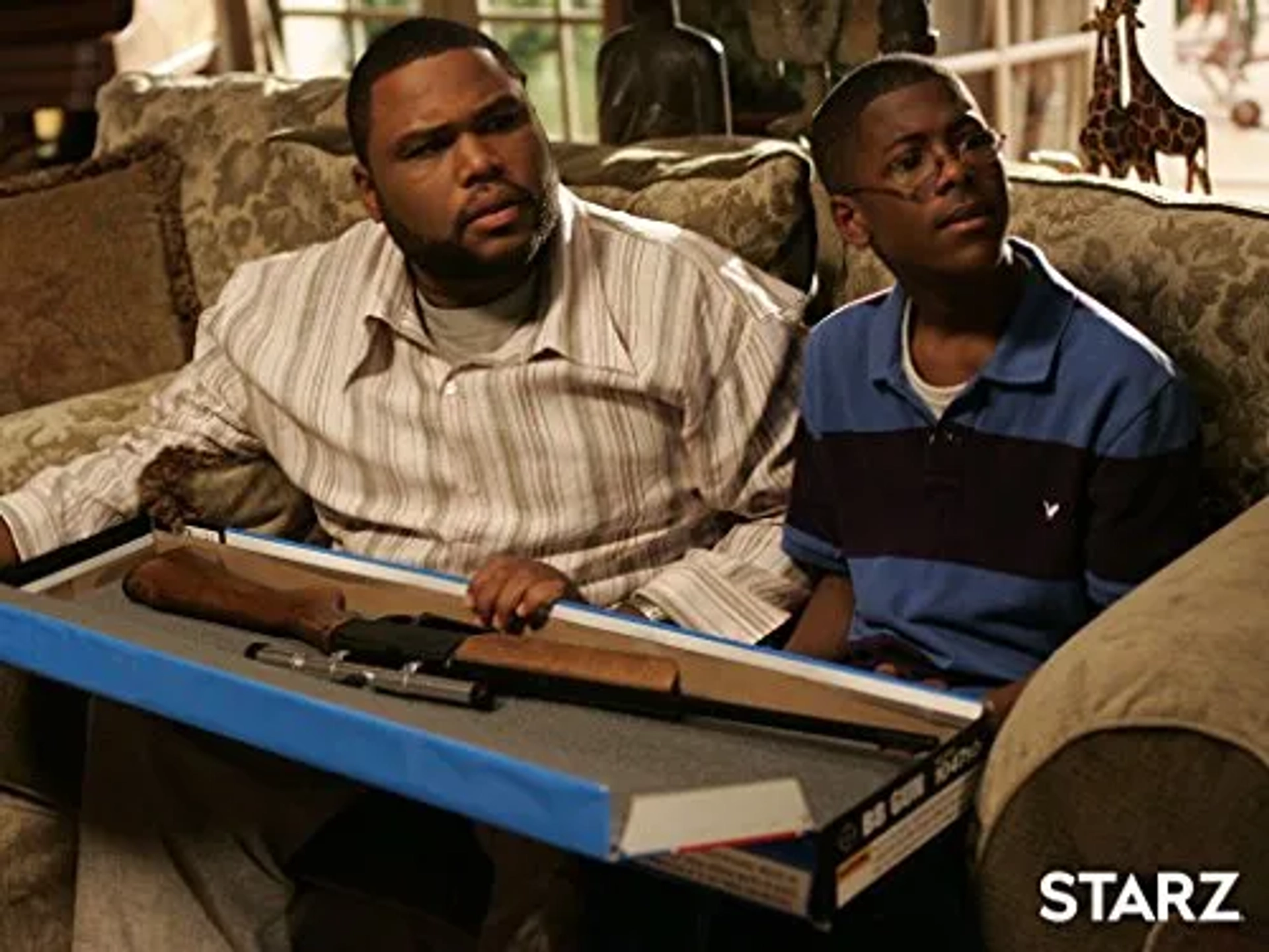 Anthony Anderson and Jeremy Suarez in The Bernie Mac Show (2001)