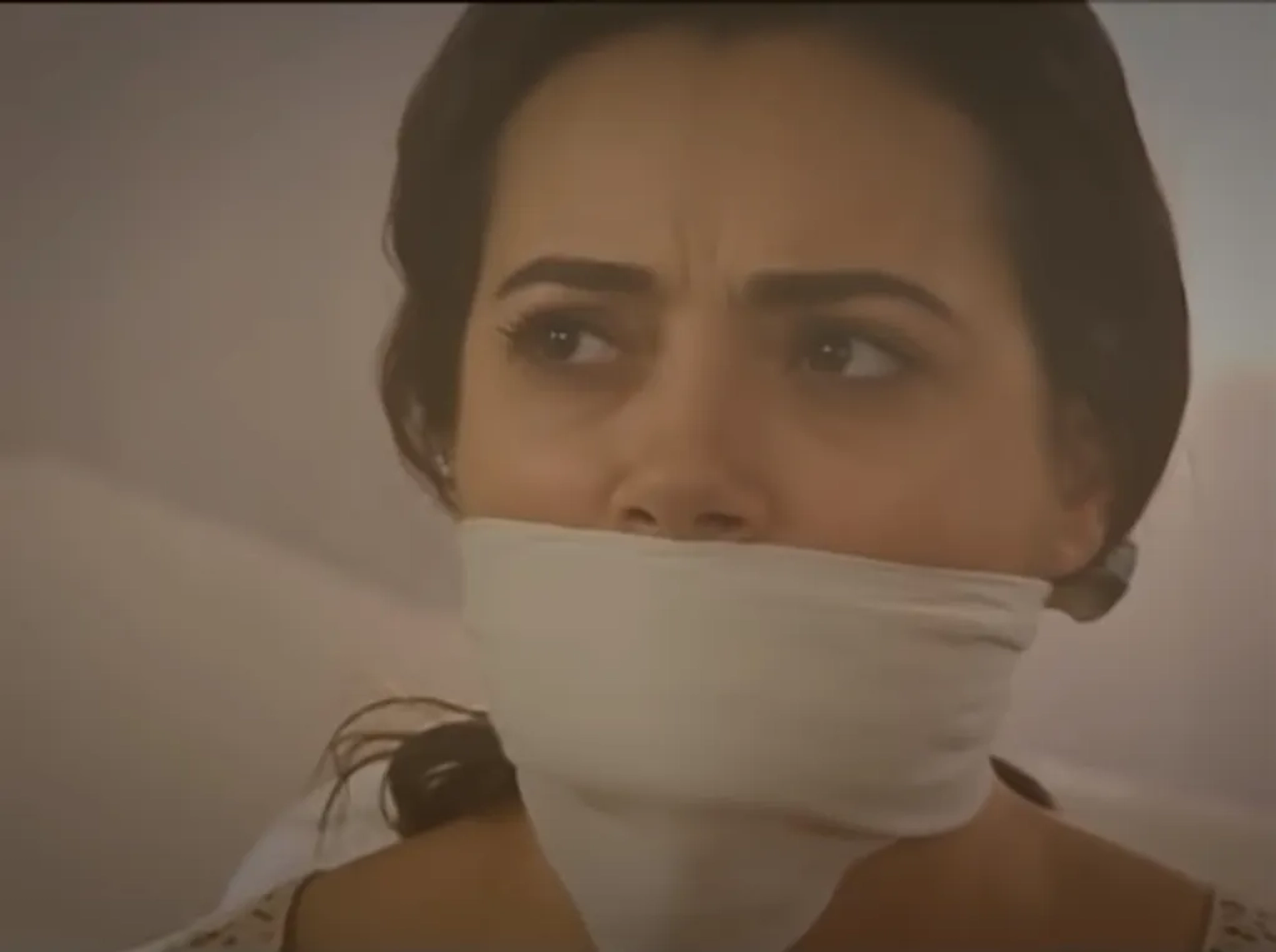 Özgü Namal in Hanimin Çiftligi (2009)