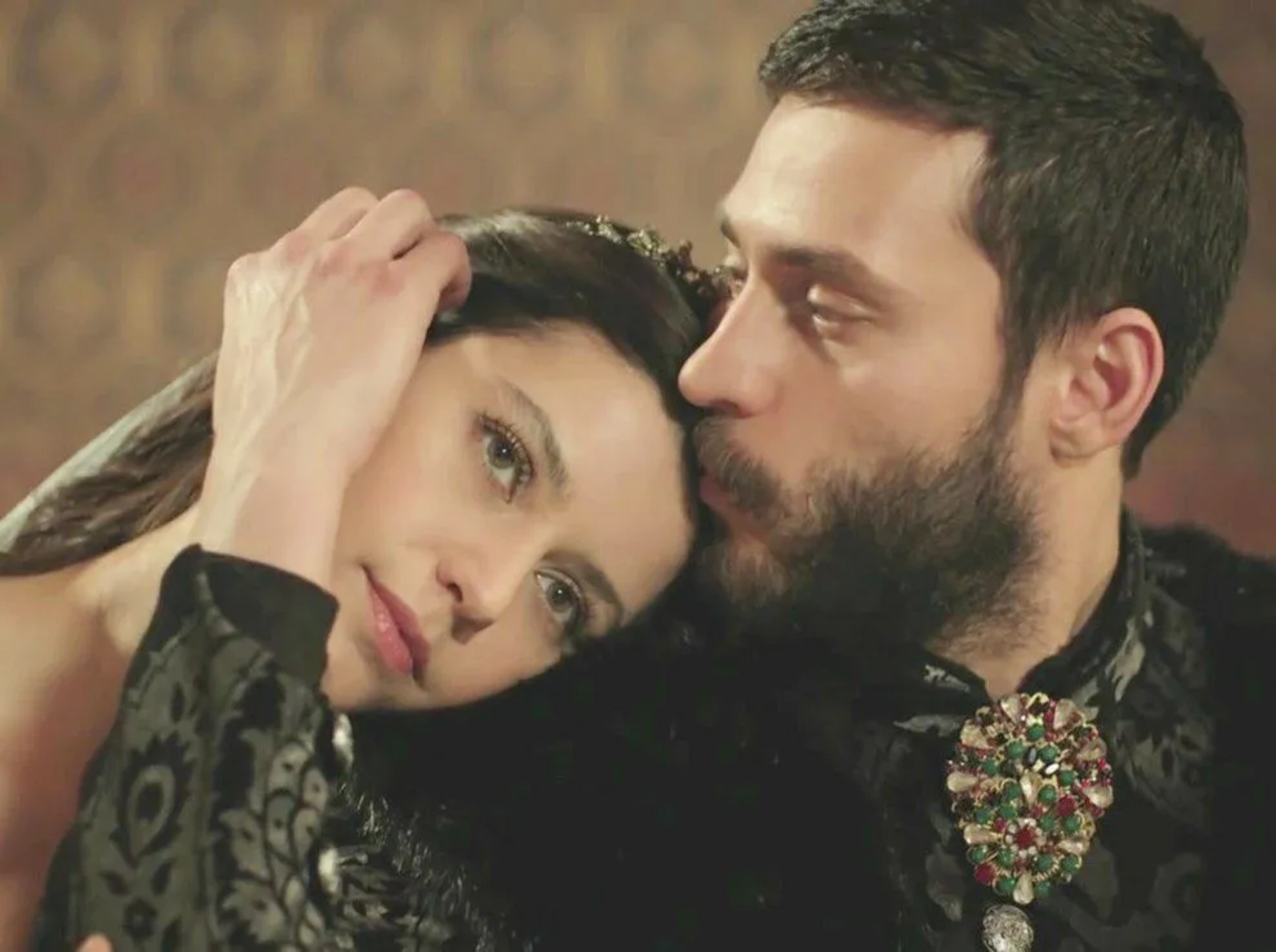 Beren Saat and Ekin Koç in The Magnificent Century: Kosem (2015)
