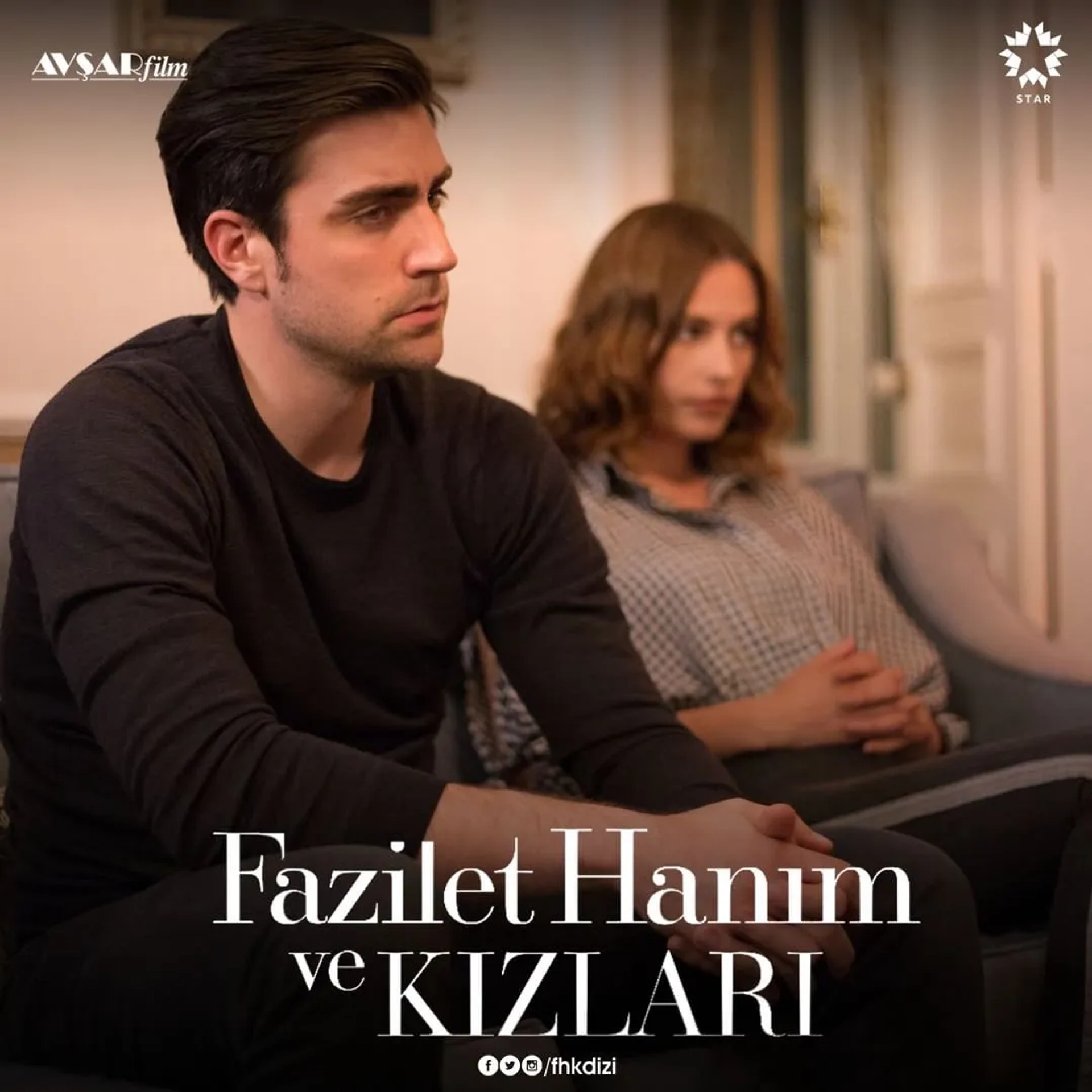 Caglar Ertugrul and Sümeyra Koç in Mrs. Fazilet and Her Daughters (2017)