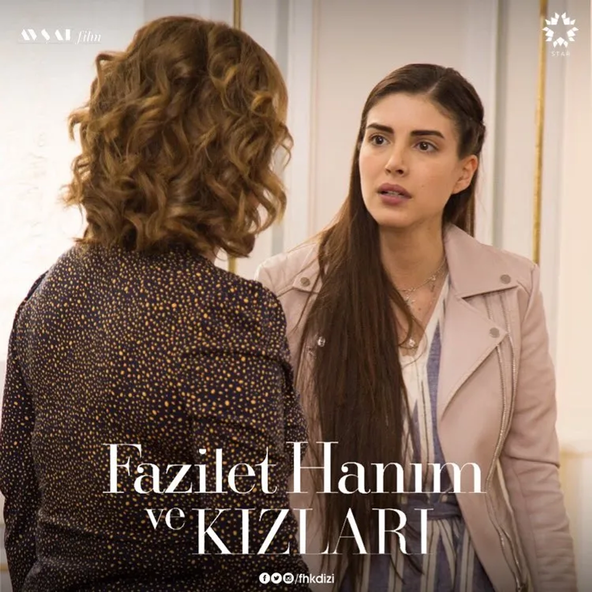 Nazan Kesal and Deniz Baysal in Mrs. Fazilet and Her Daughters (2017)