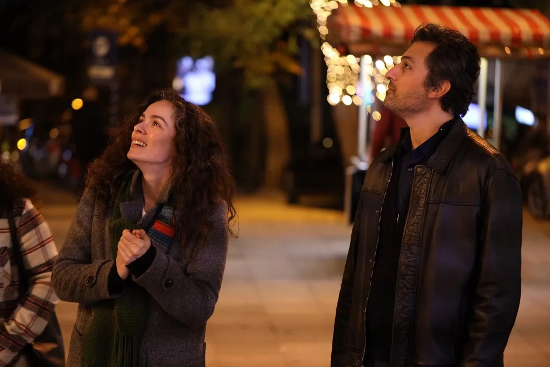 Feyyaz Duman and Özge Özpirinçci in 77. Bolum (2019)