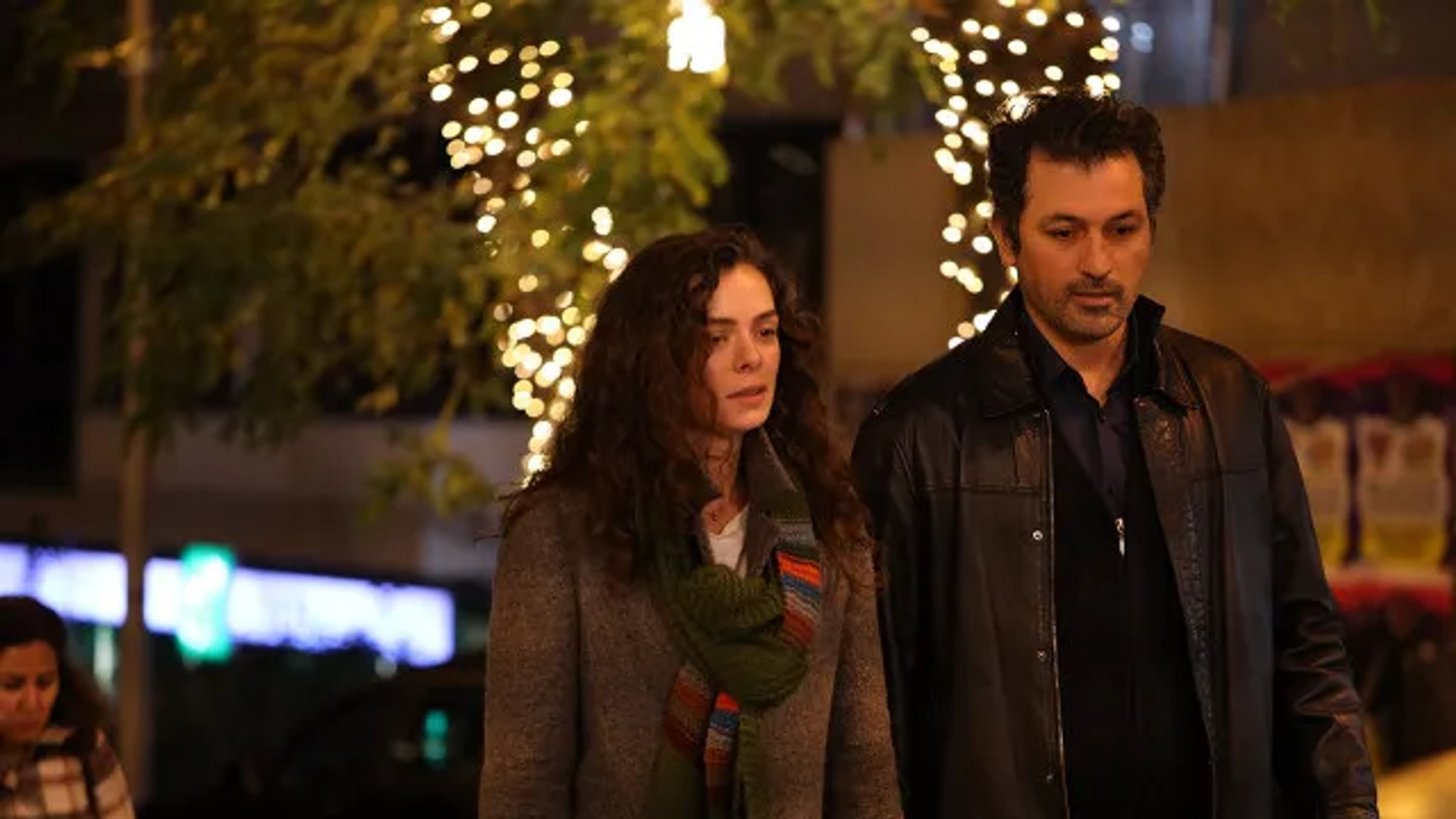Feyyaz Duman and Özge Özpirinçci in 77. Bolum (2019)