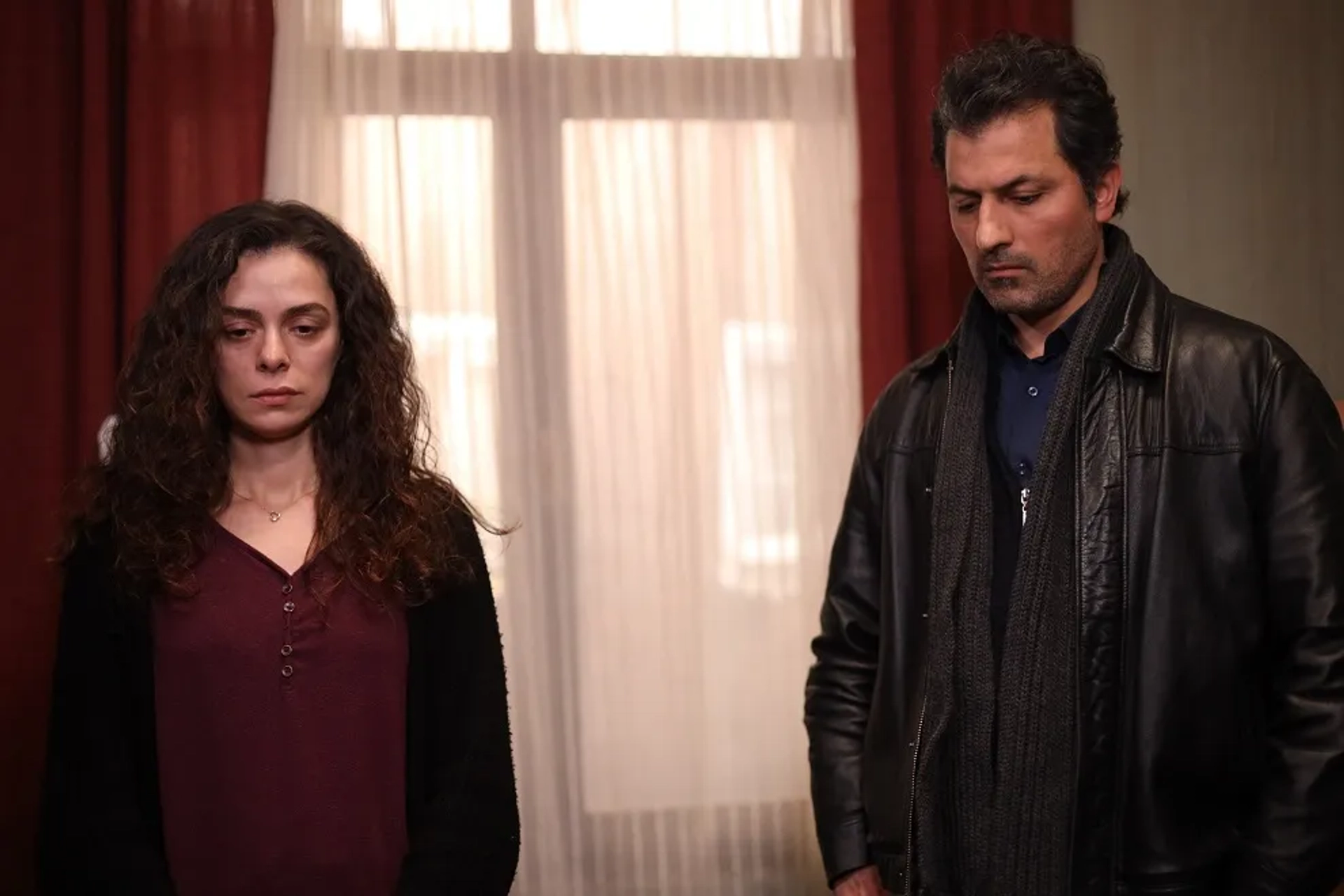 Feyyaz Duman and Özge Özpirinçci in 80 bolum (2020)