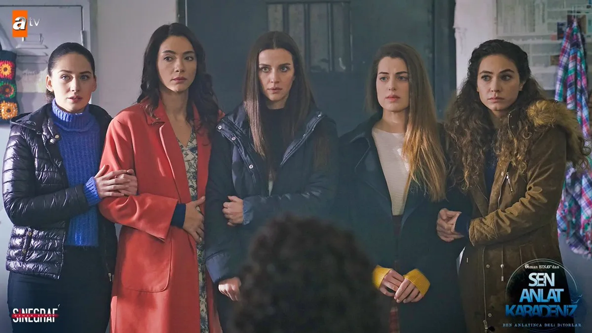 Öykü Gürman, Ilayda Çevik, Irem Helvacioglu, Çagla Özavci, and Belfu Benian in Sen Anlat Karadeniz (2018)
