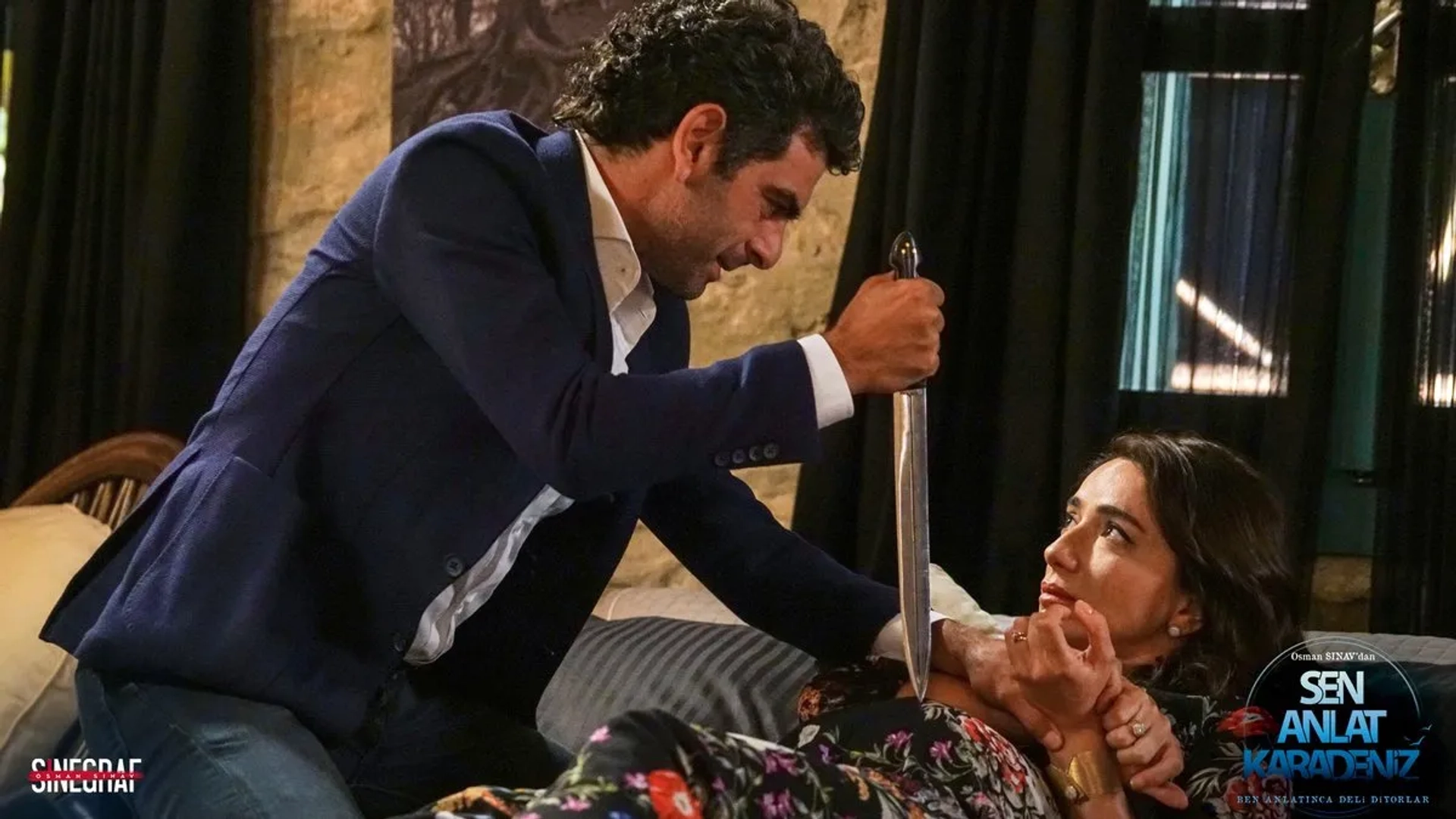 Mehmet Ali Nuroglu and Öykü Gürman in Sen Anlat Karadeniz (2018)
