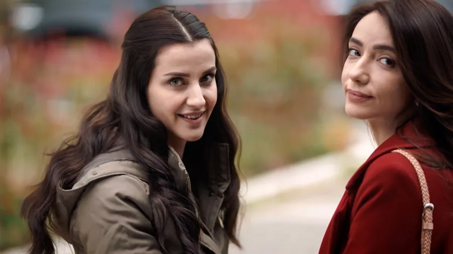 Öykü Gürman and Irem Helvacioglu in 47. Bolum (2019)