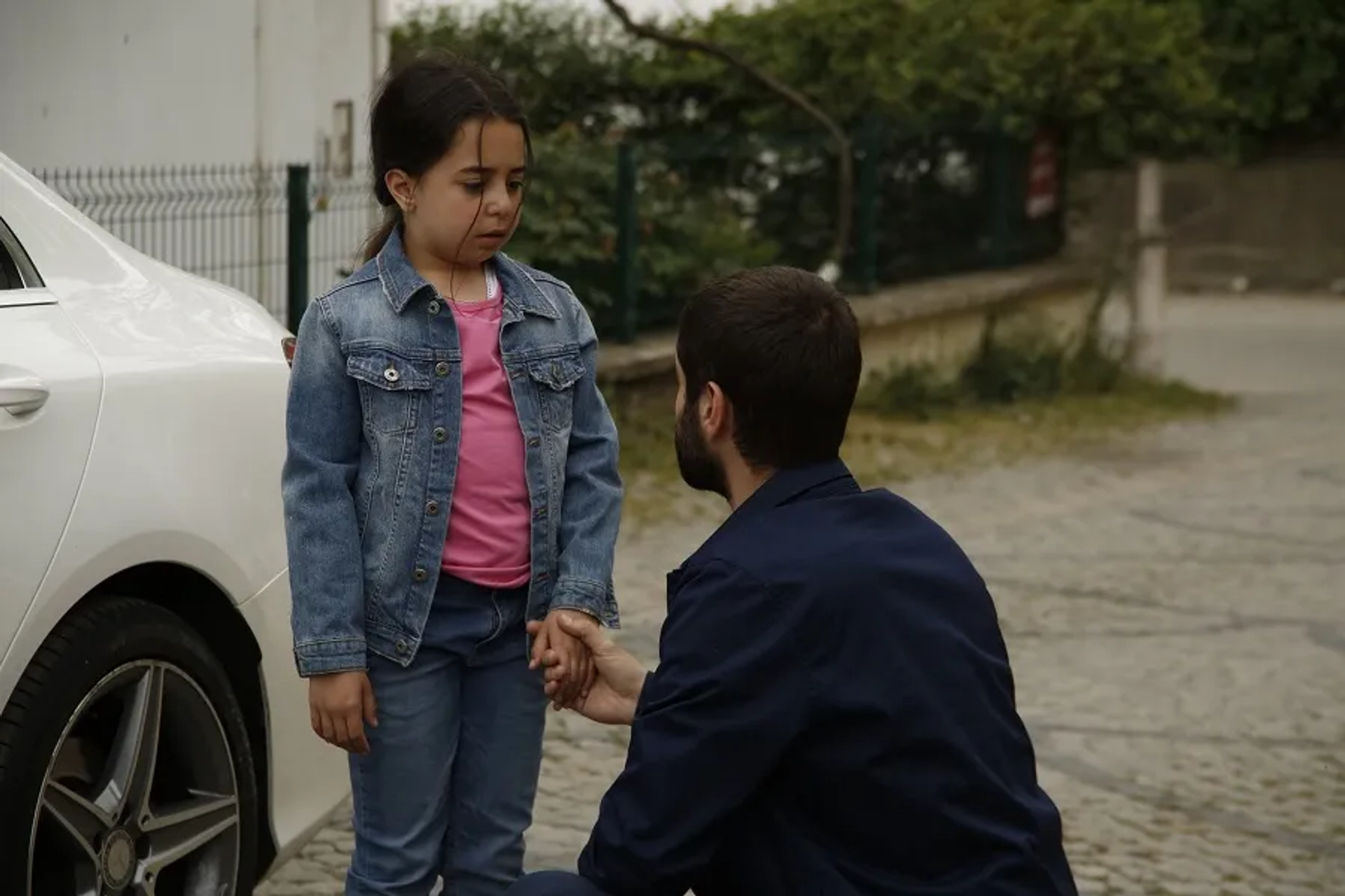 Serhat Teoman and Beren Gökyildiz in Episode #1.31 (2019)