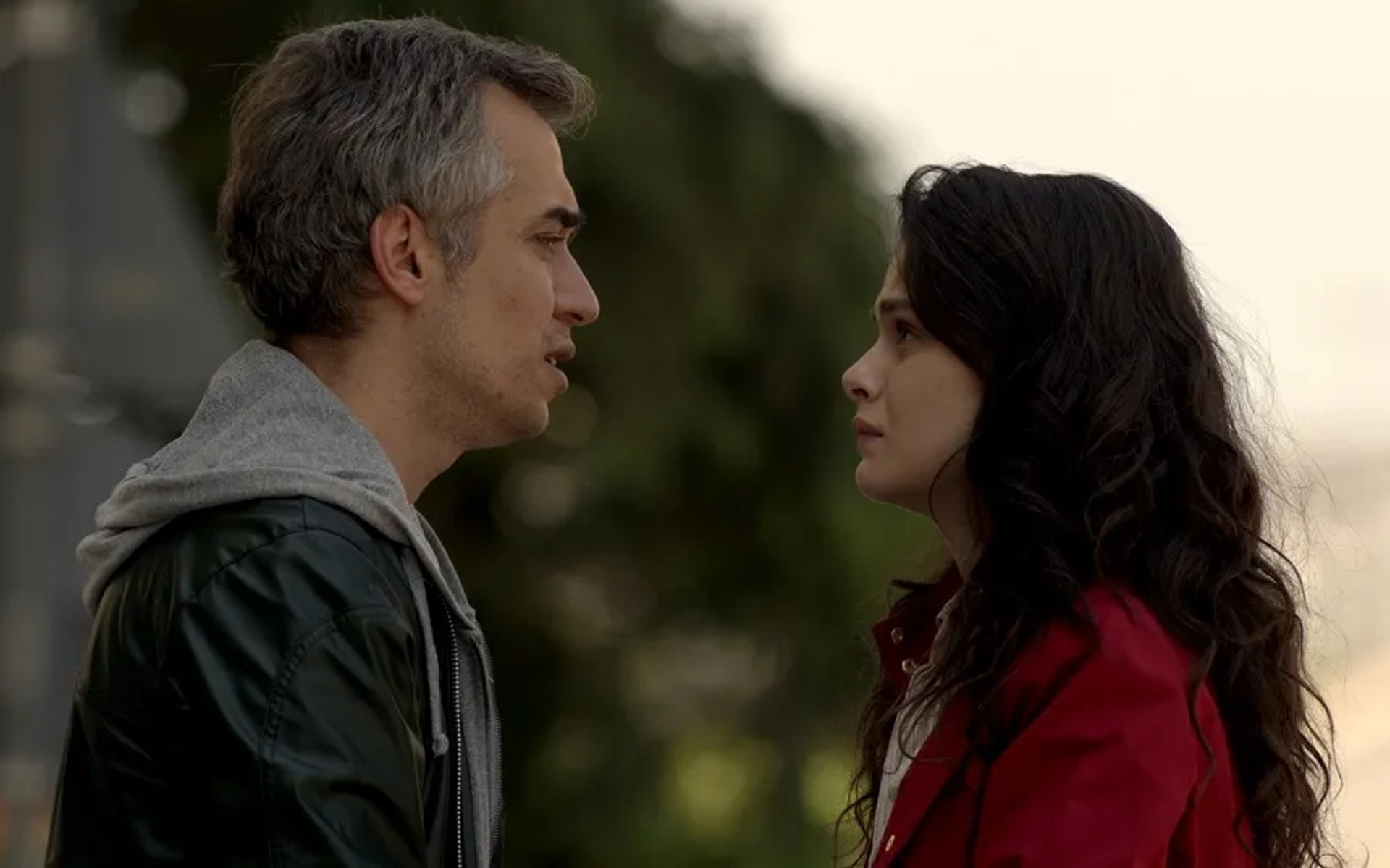 Tugay Mercan and Sinem Ünsal in Episode #1.31 (2019)