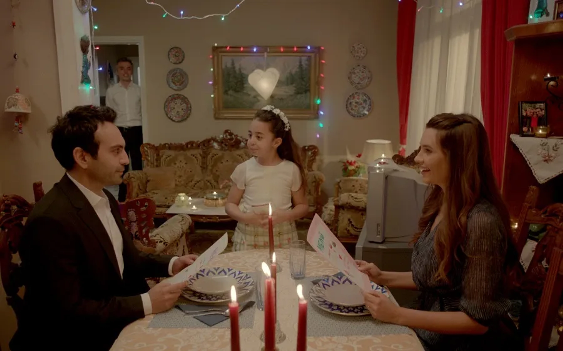 Bugra Gülsoy, Leyla Lydia Tugutlu, and Beren Gökyildiz in Episode #1.32 (2019)
