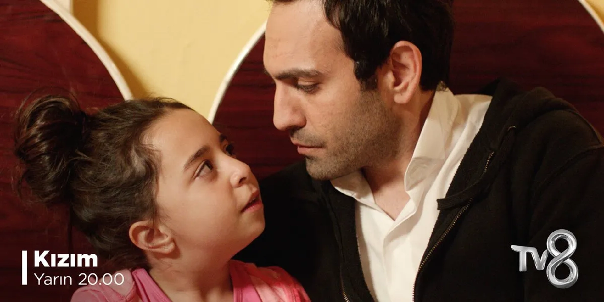 Bugra Gülsoy and Beren Gökyildiz in Episode #1.32 (2019)