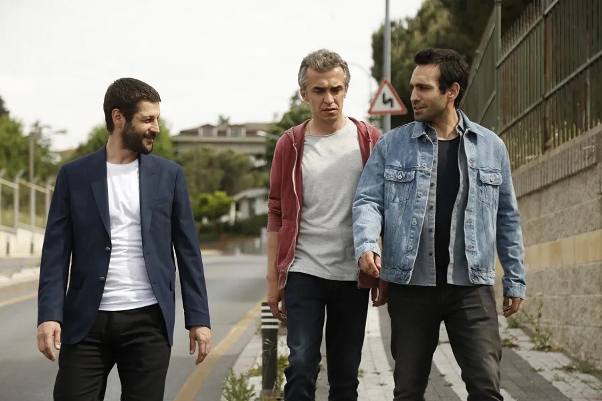 Bugra Gülsoy, Serhat Teoman, and Tugay Mercan in Episode #1.33 (2019)