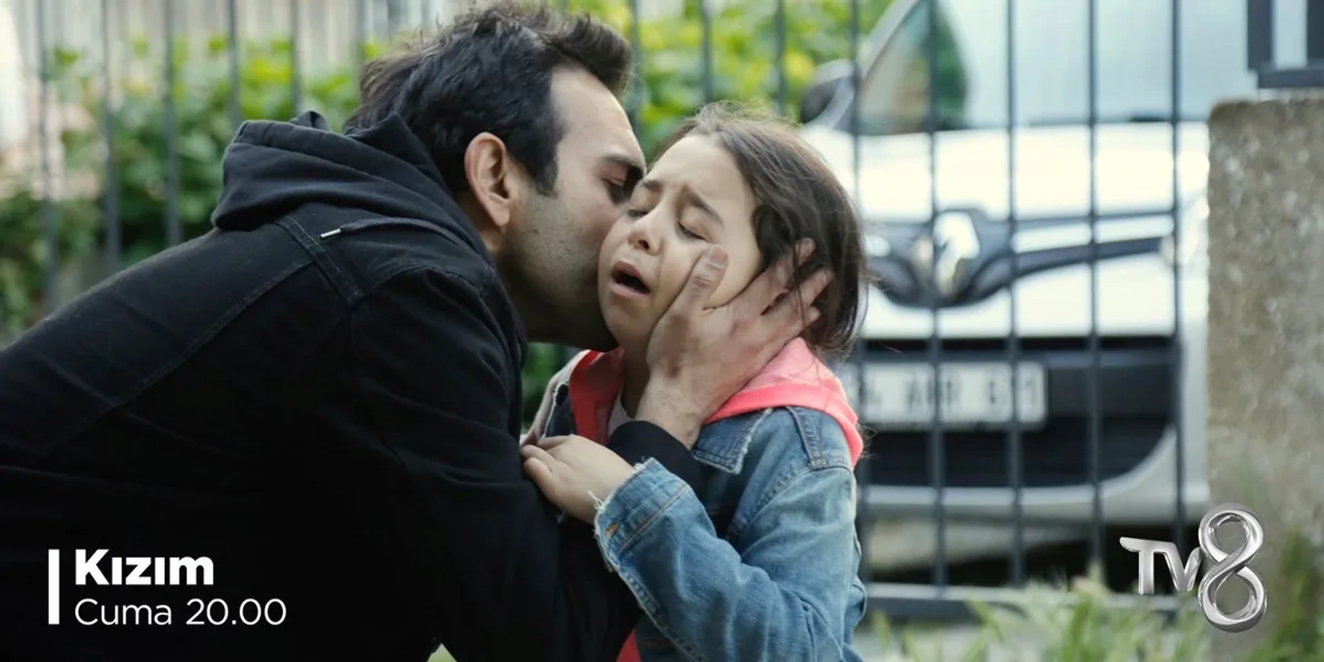 Bugra Gülsoy and Beren Gökyildiz in Episode #1.33 (2019)