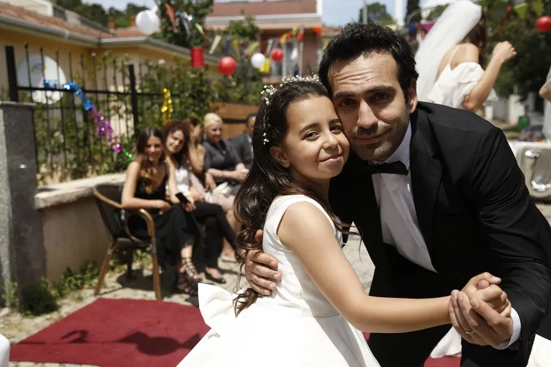 Bugra Gülsoy and Beren Gökyildiz in Finale (2019)