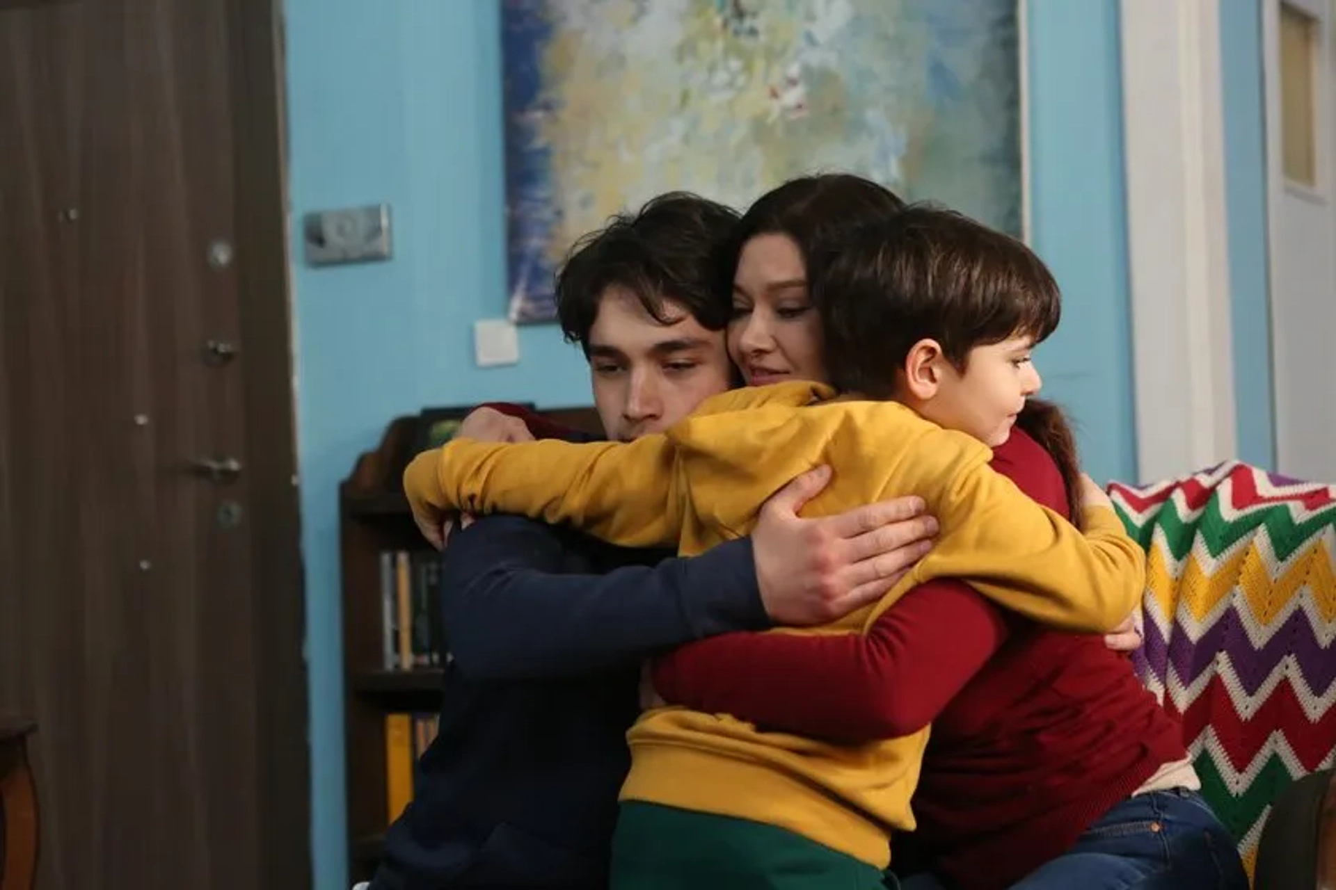 Nurgül Yesilçay, Burak Dakak, and Emir Özyakisir in Episode #1.27 (2019)