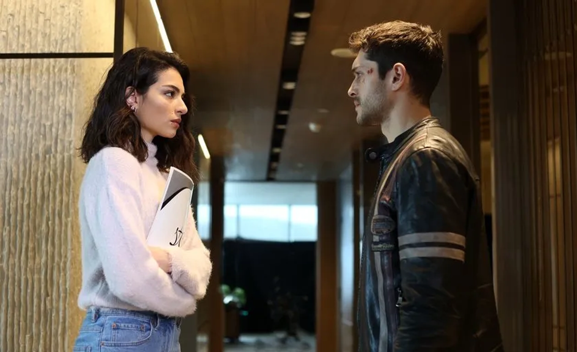 Melisa Pamuk and Alperen Duymaz in Crash (2018)