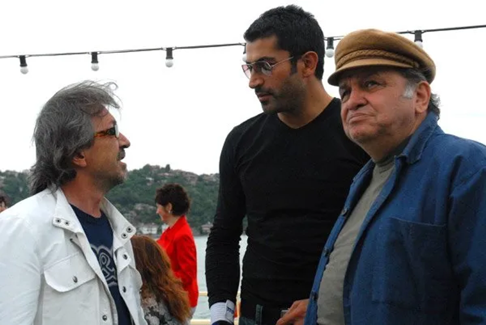 Ferdi Merter and Kenan Imirzalioglu in Aci Hayat (2005)